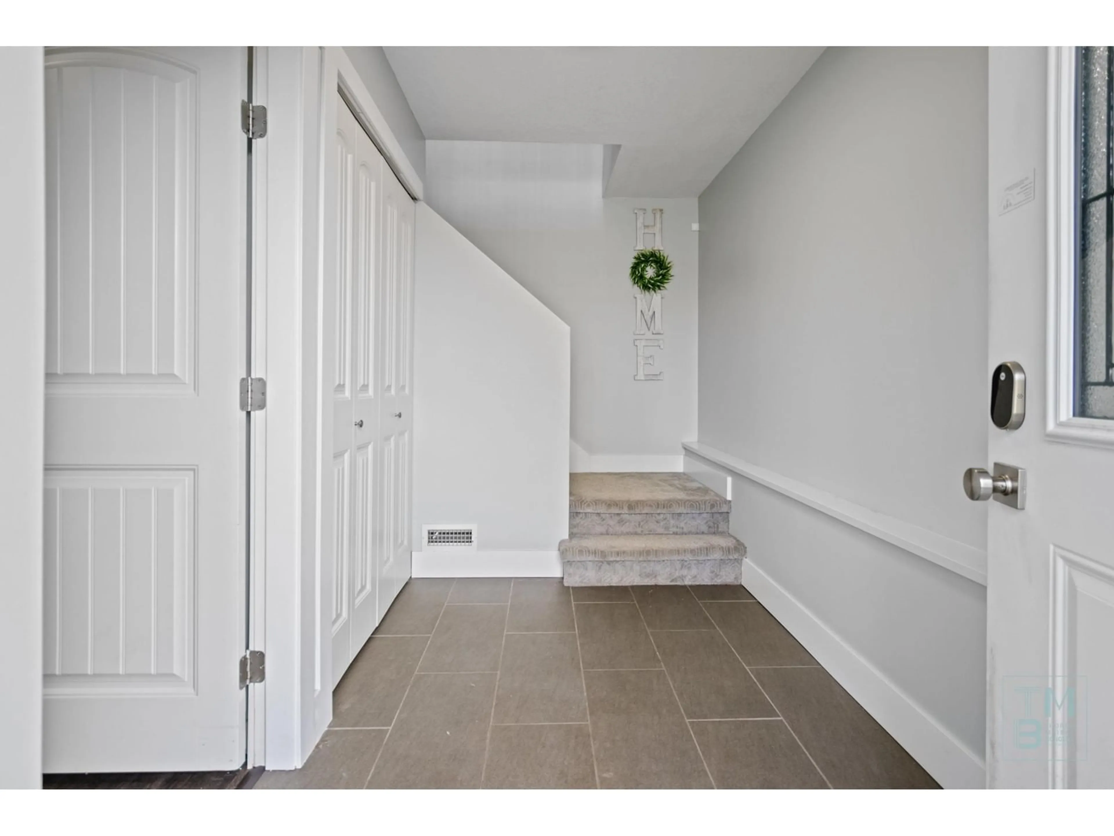 Indoor entryway for 26538 33 AVENUE, Langley British Columbia V4W3G2