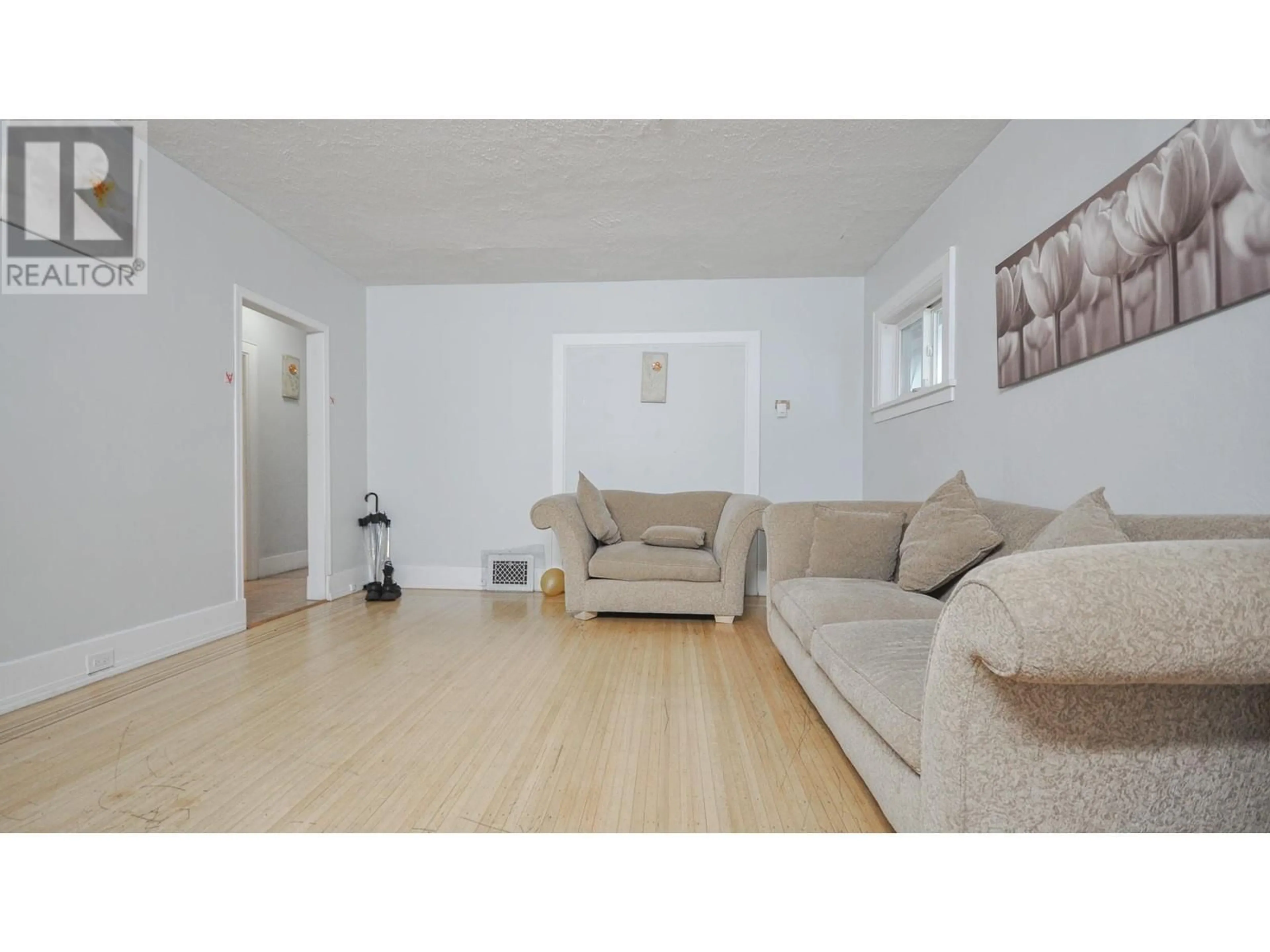 Living room with furniture, unknown for 1342 24 AVENUE, Vancouver British Columbia V5V2B7