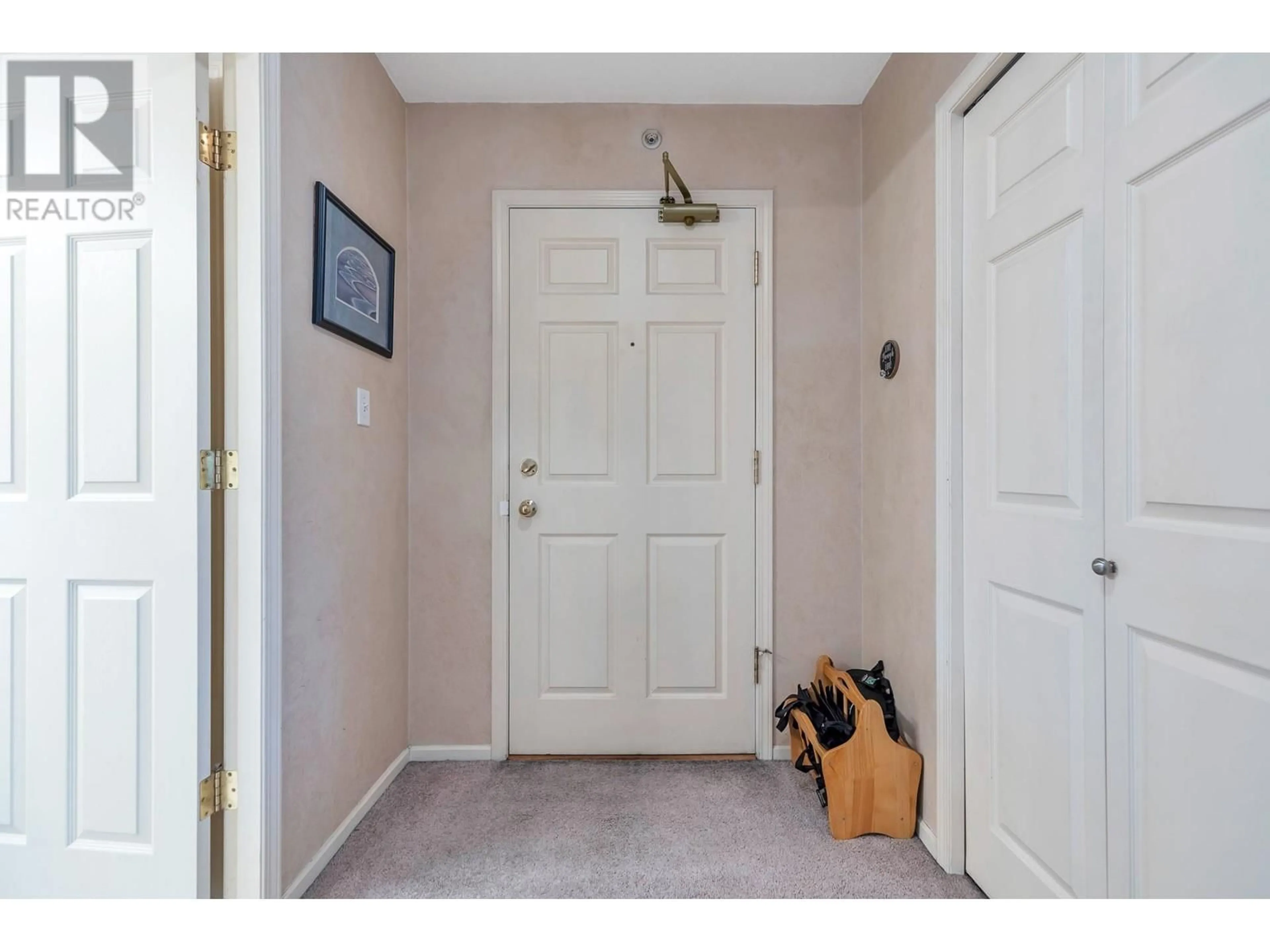 Indoor entryway for 701 - 200 NEWPORT DRIVE, Port Moody British Columbia V3H5B7