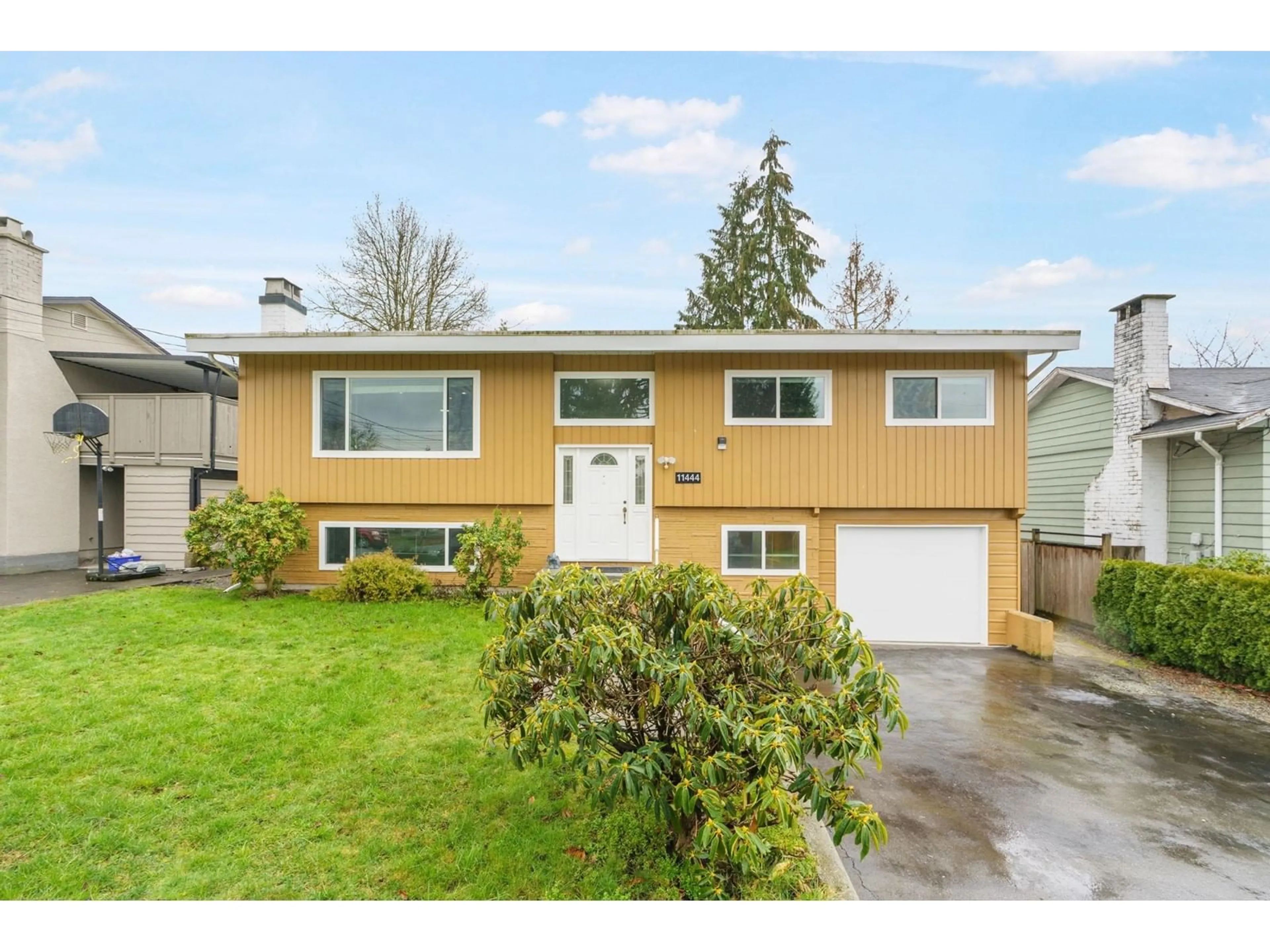 Home with vinyl exterior material, street for 11444 87 AVENUE, Delta British Columbia V4C2Z8