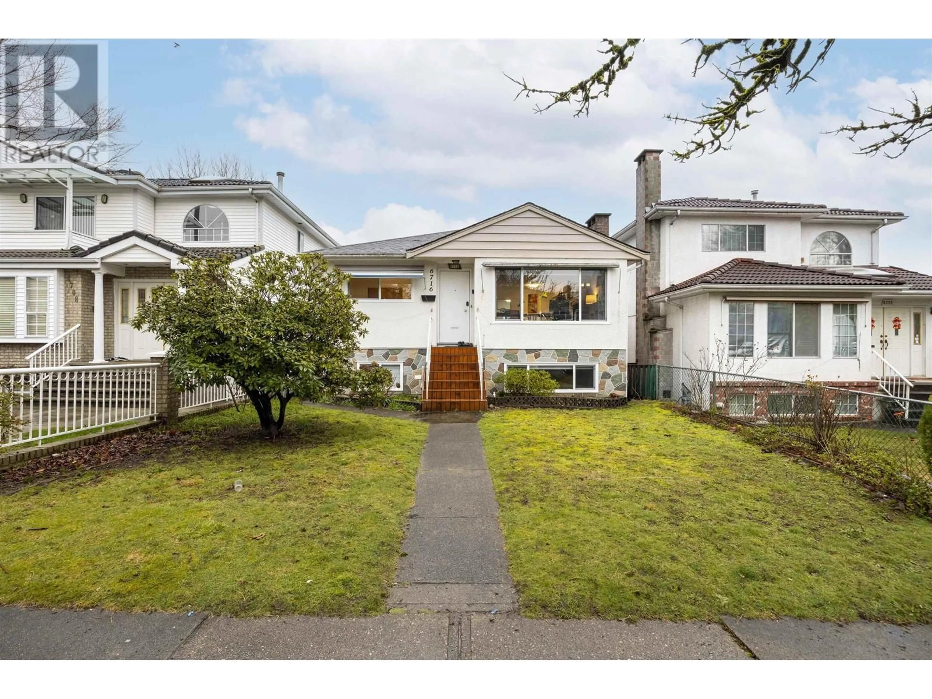 A pic from outside/outdoor area/front of a property/back of a property/a pic from drone, street for 6716 ROSS STREET, Vancouver British Columbia V5X4B3