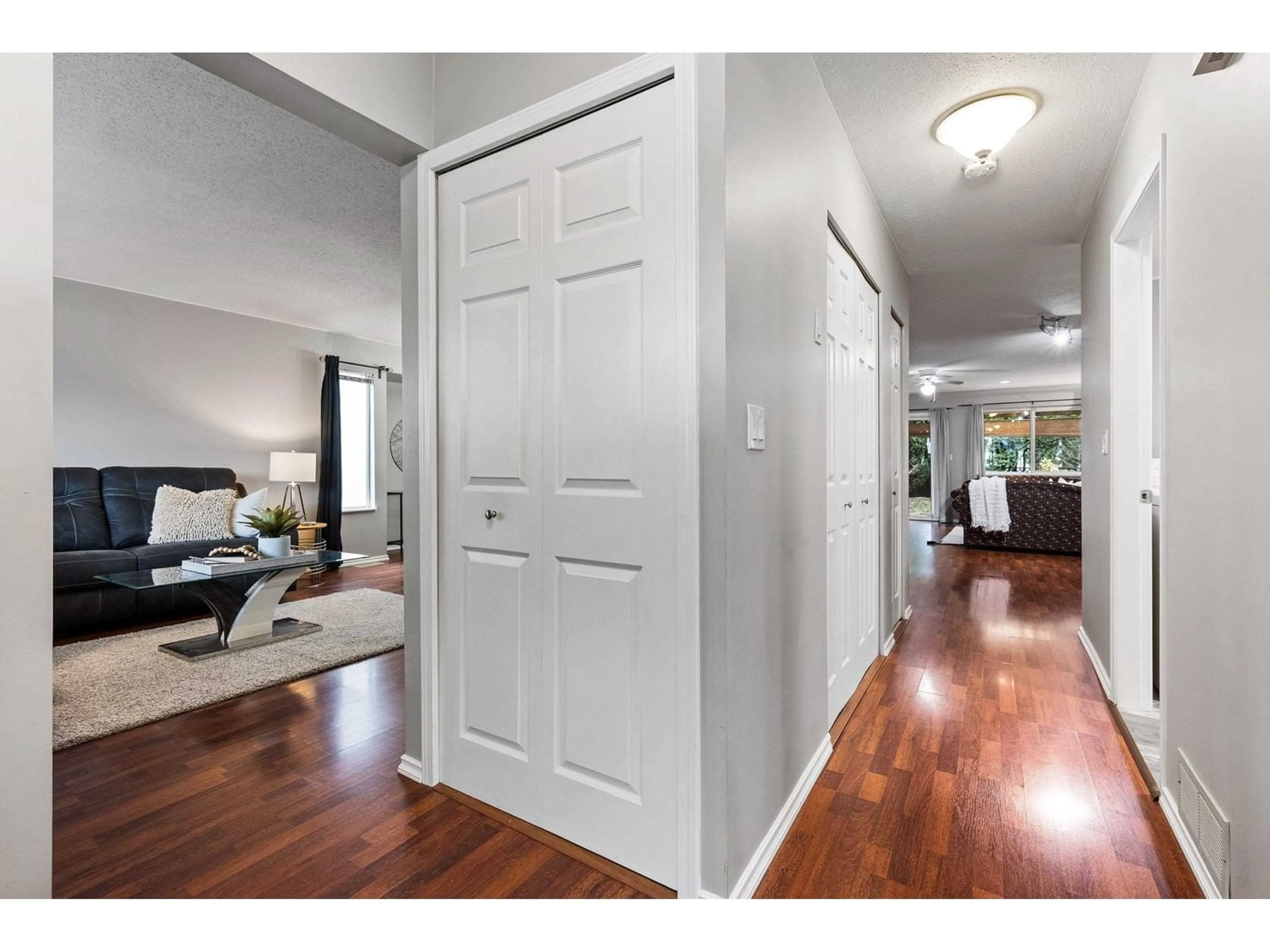 Indoor entryway for 7211 CIRCLE DRIVE|Sardis West Vedder, Chilliwack British Columbia V2R2S6