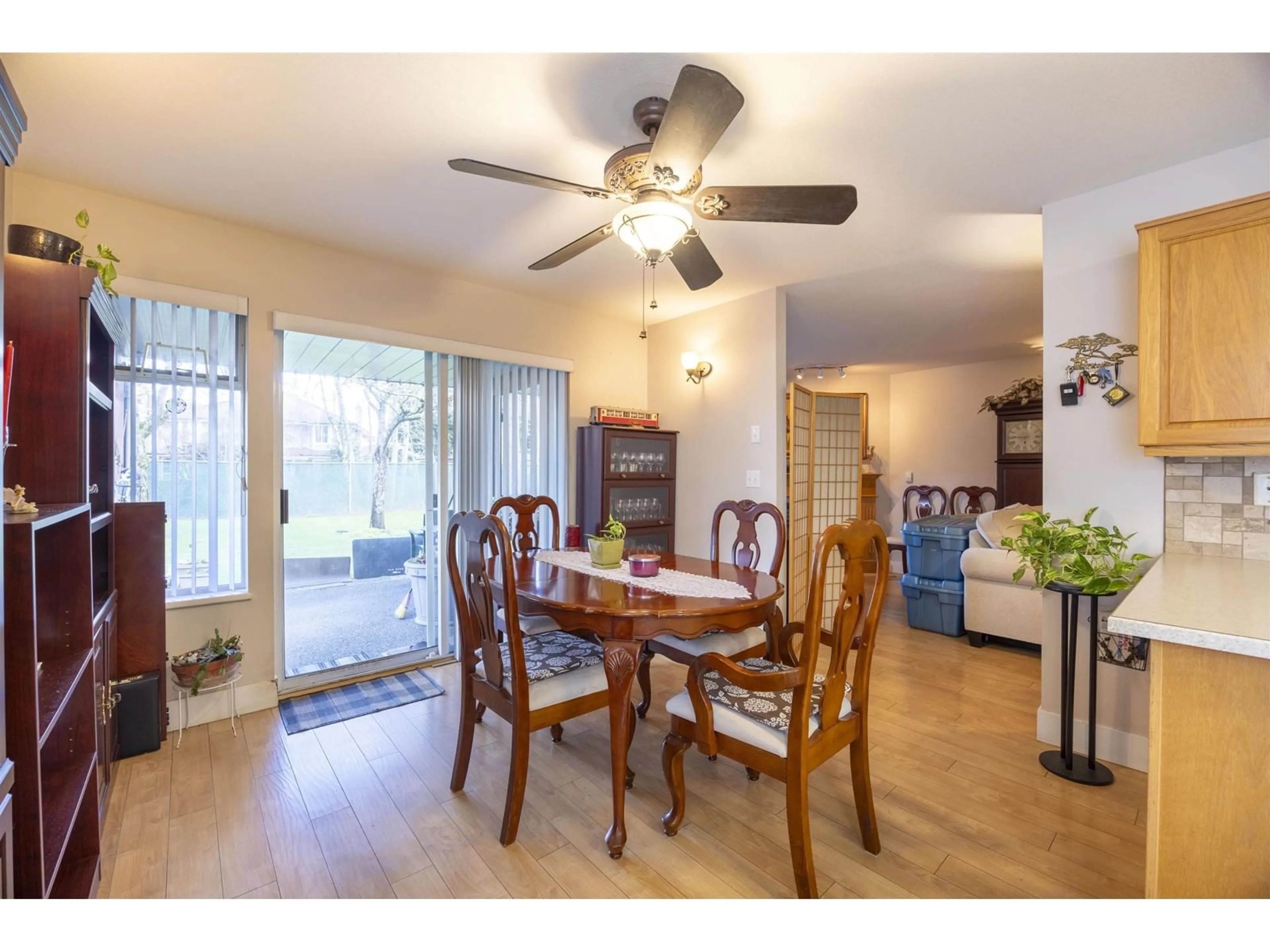 Dining room, wood/laminate floor for 111 6875 121 STREET, Surrey British Columbia V3W1C2