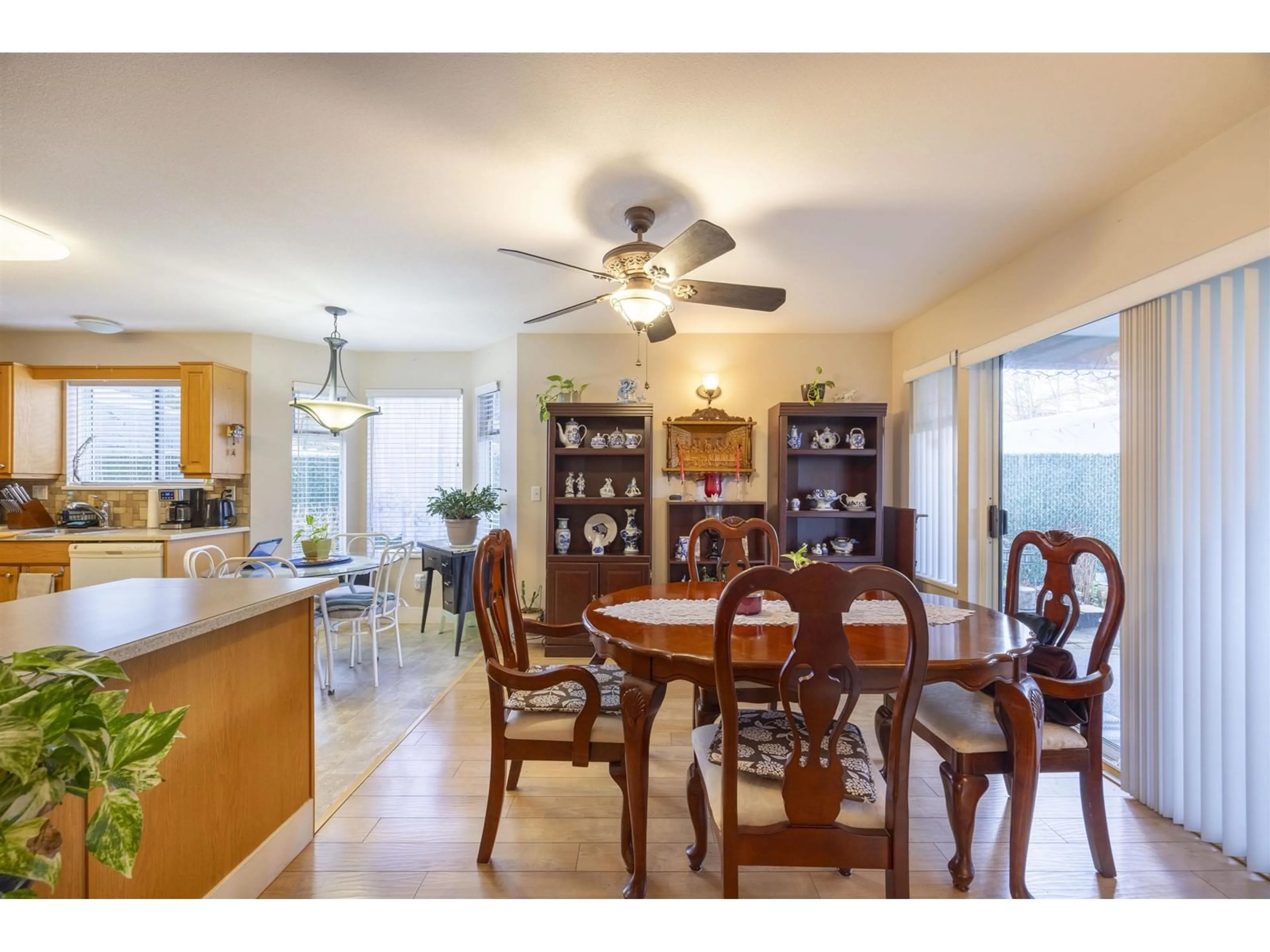 Dining room, ceramic/tile floor for 111 6875 121 STREET, Surrey British Columbia V3W1C2