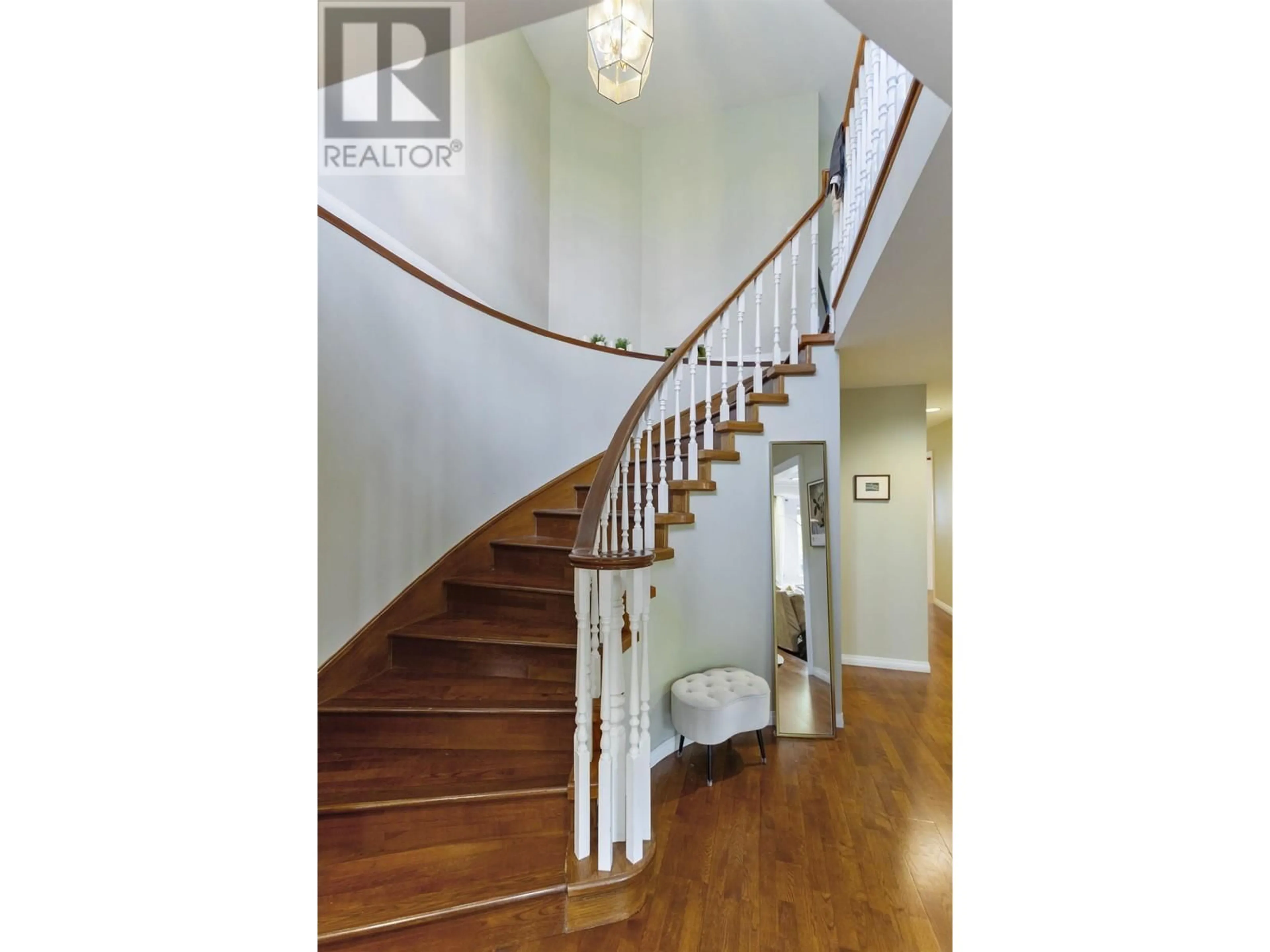 Stairs for 1788 49TH AVENUE, Vancouver British Columbia V6M2S5