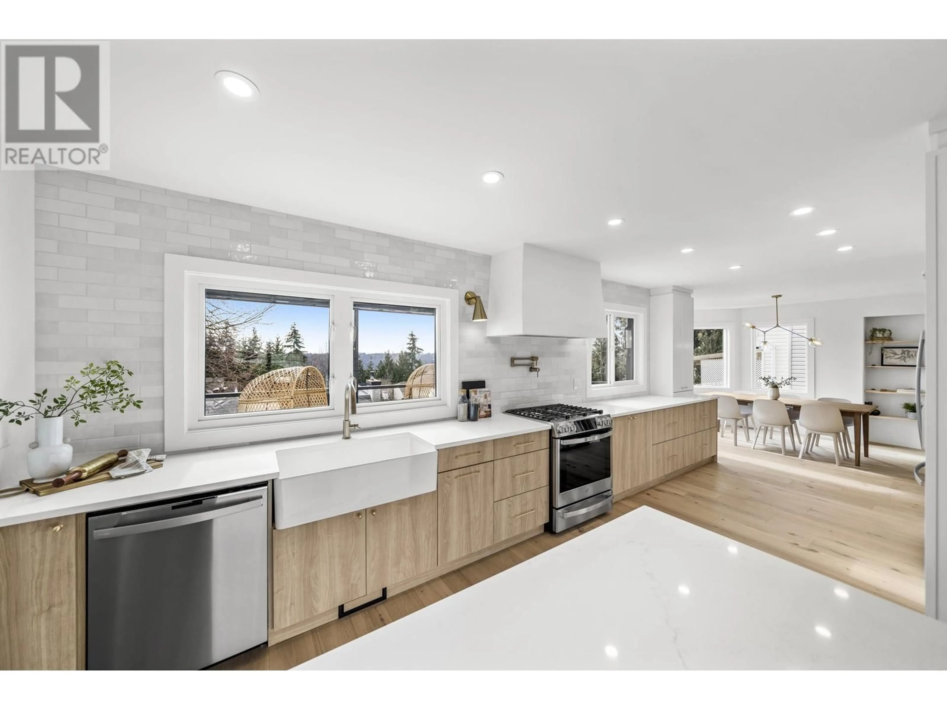 Open concept kitchen, ceramic/tile floor for 1 CEDARWOOD COURT, Port Moody British Columbia V3H4W2