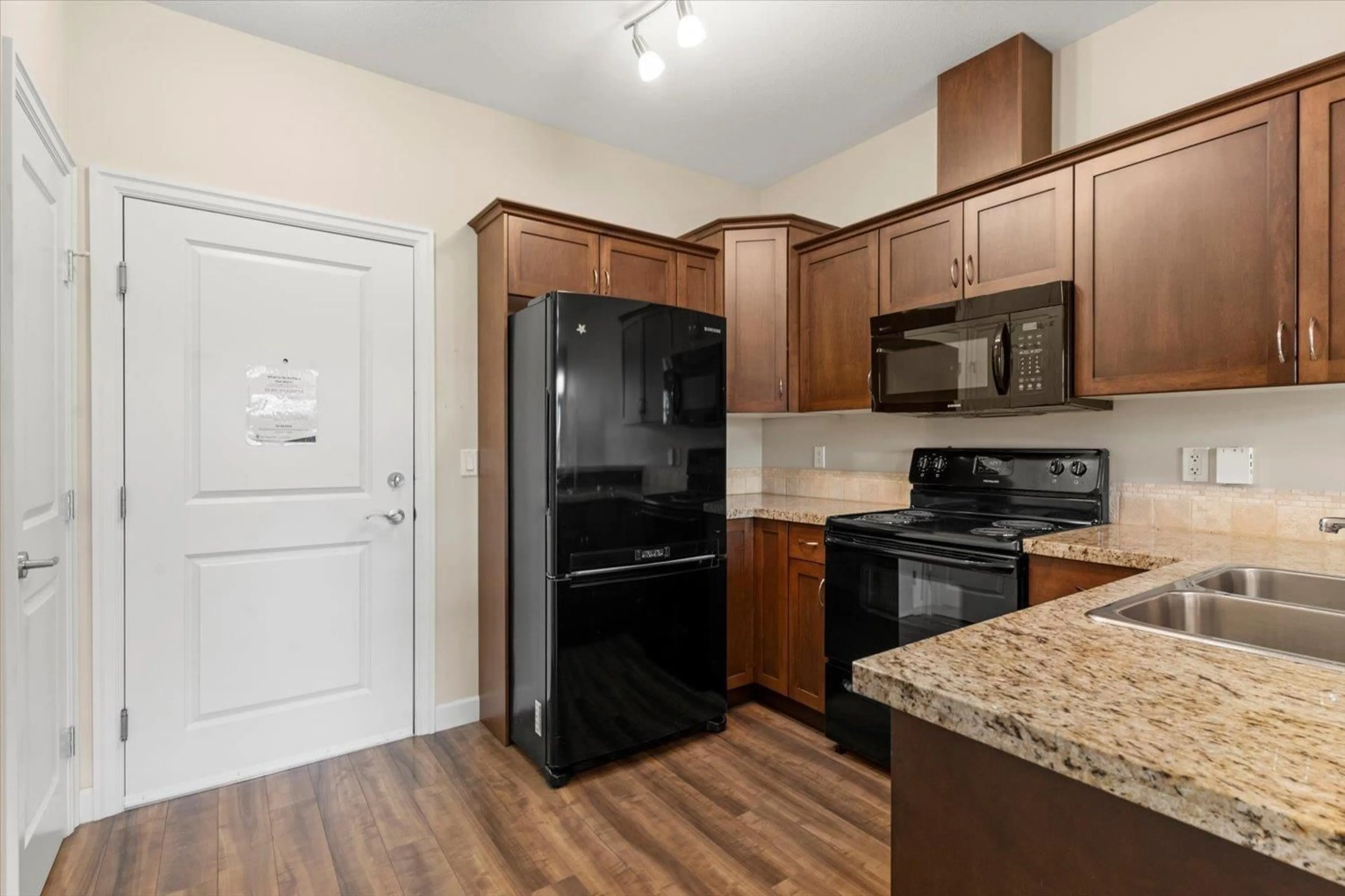 Standard kitchen, unknown for 413 8531 YOUNG ROAD|Chilliwack Proper So, Chilliwack British Columbia V2P0E1