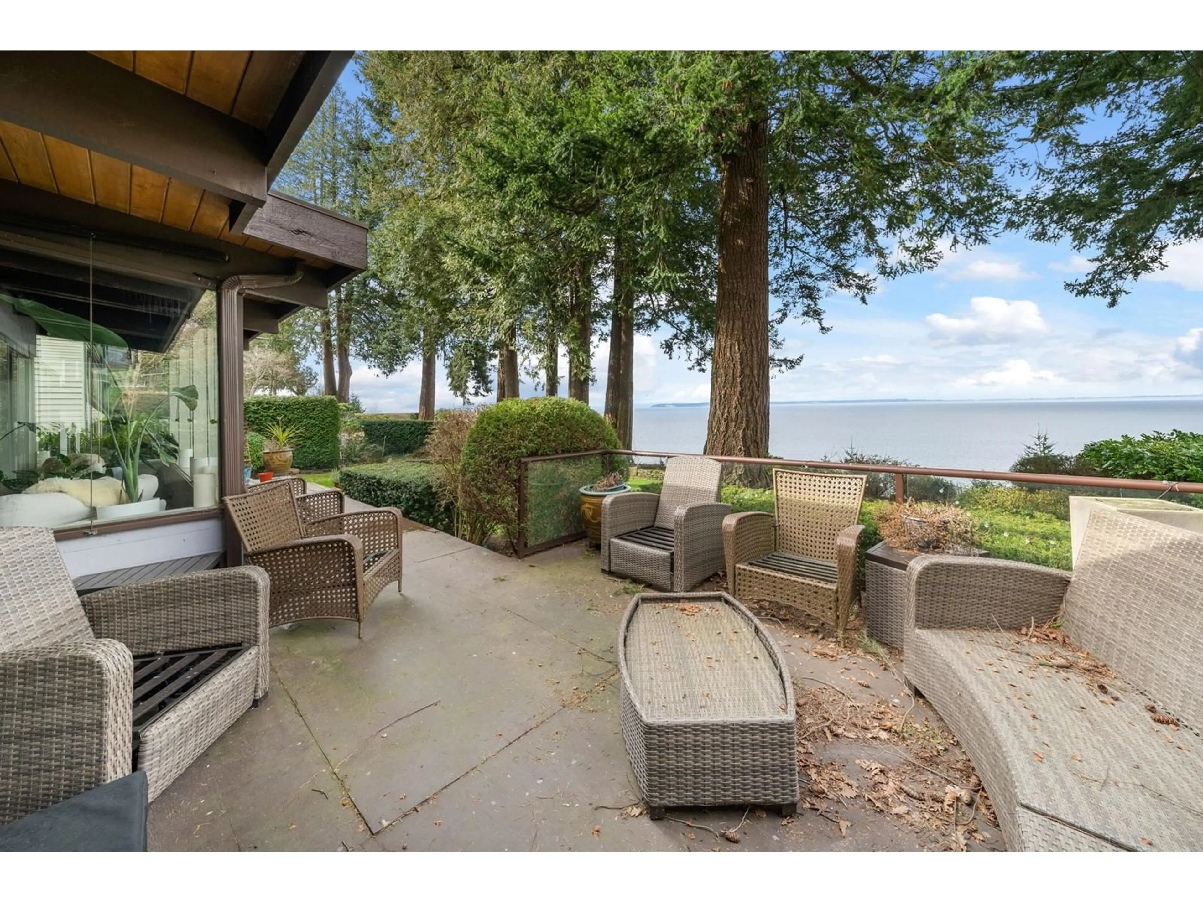 Patio, water/lake/river/ocean view for 2351 CHRISTOPHERSON, Surrey British Columbia V4A3L2