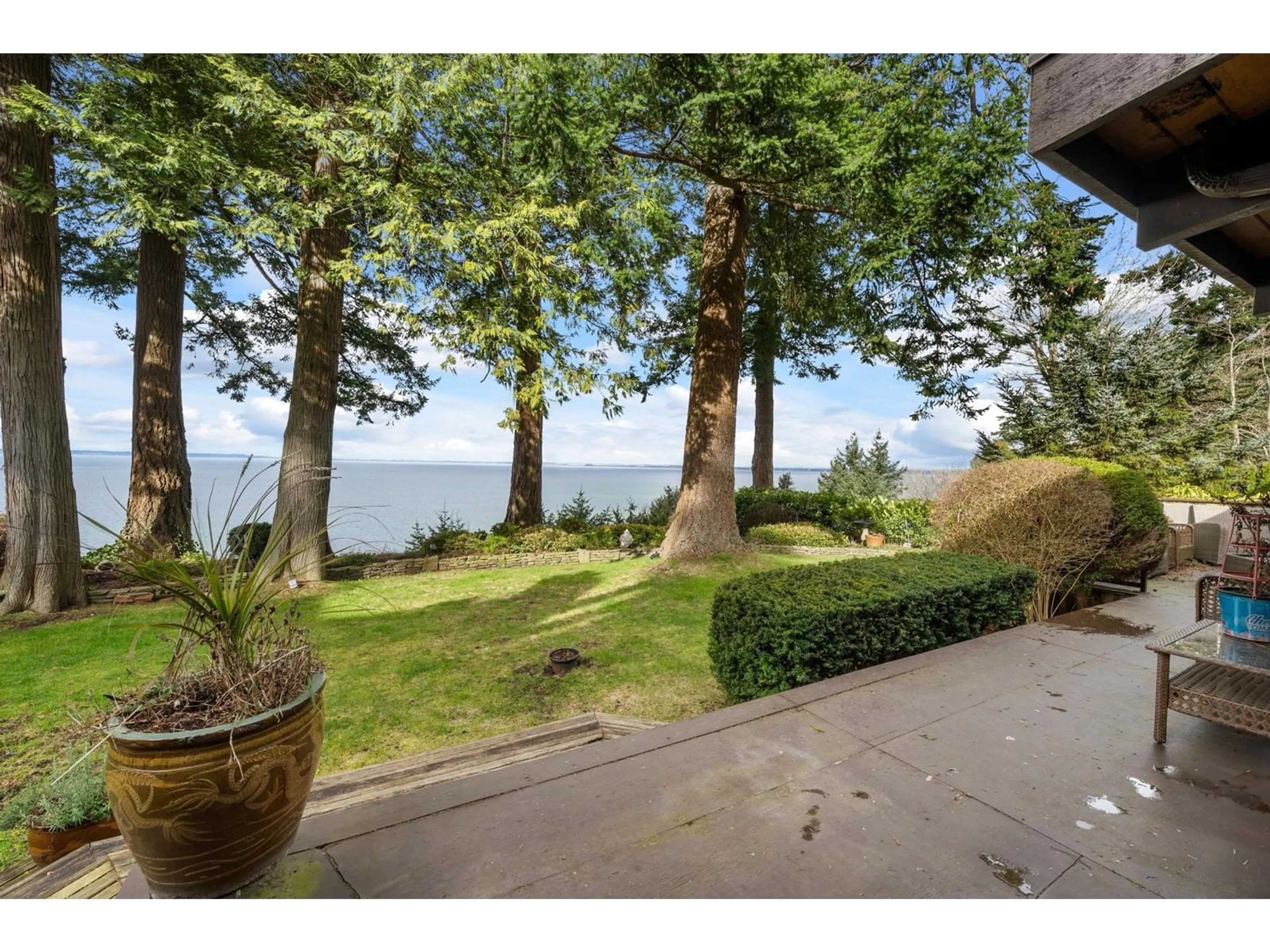 Patio, water/lake/river/ocean view for 2351 CHRISTOPHERSON, Surrey British Columbia V4A3L2