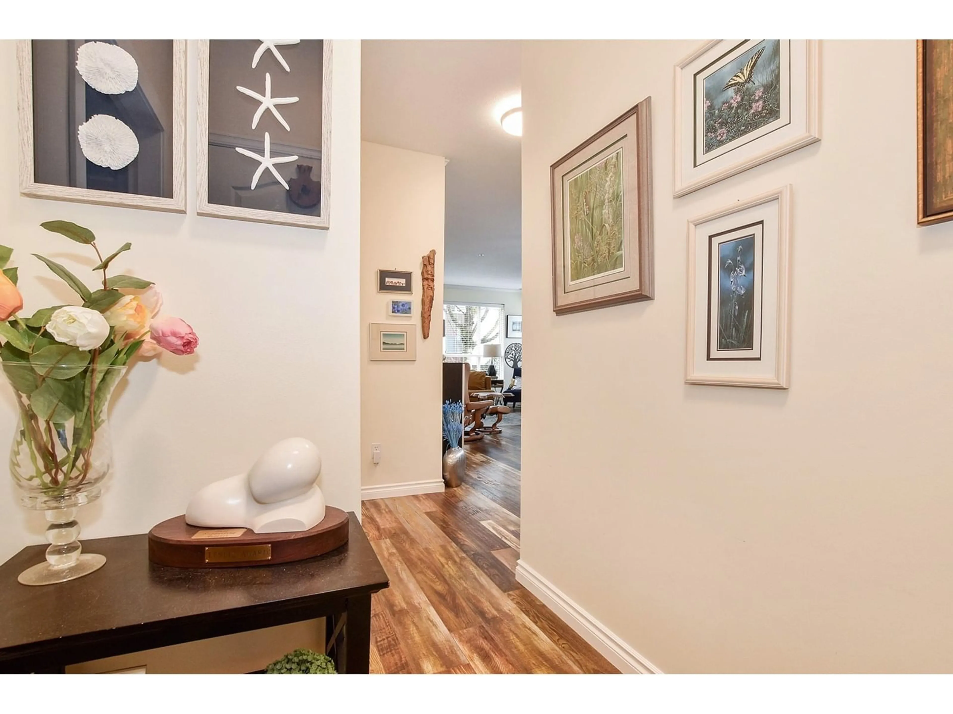 Indoor entryway for 101 - 32120 MT WADDINGTON, Abbotsford British Columbia V2T2E8