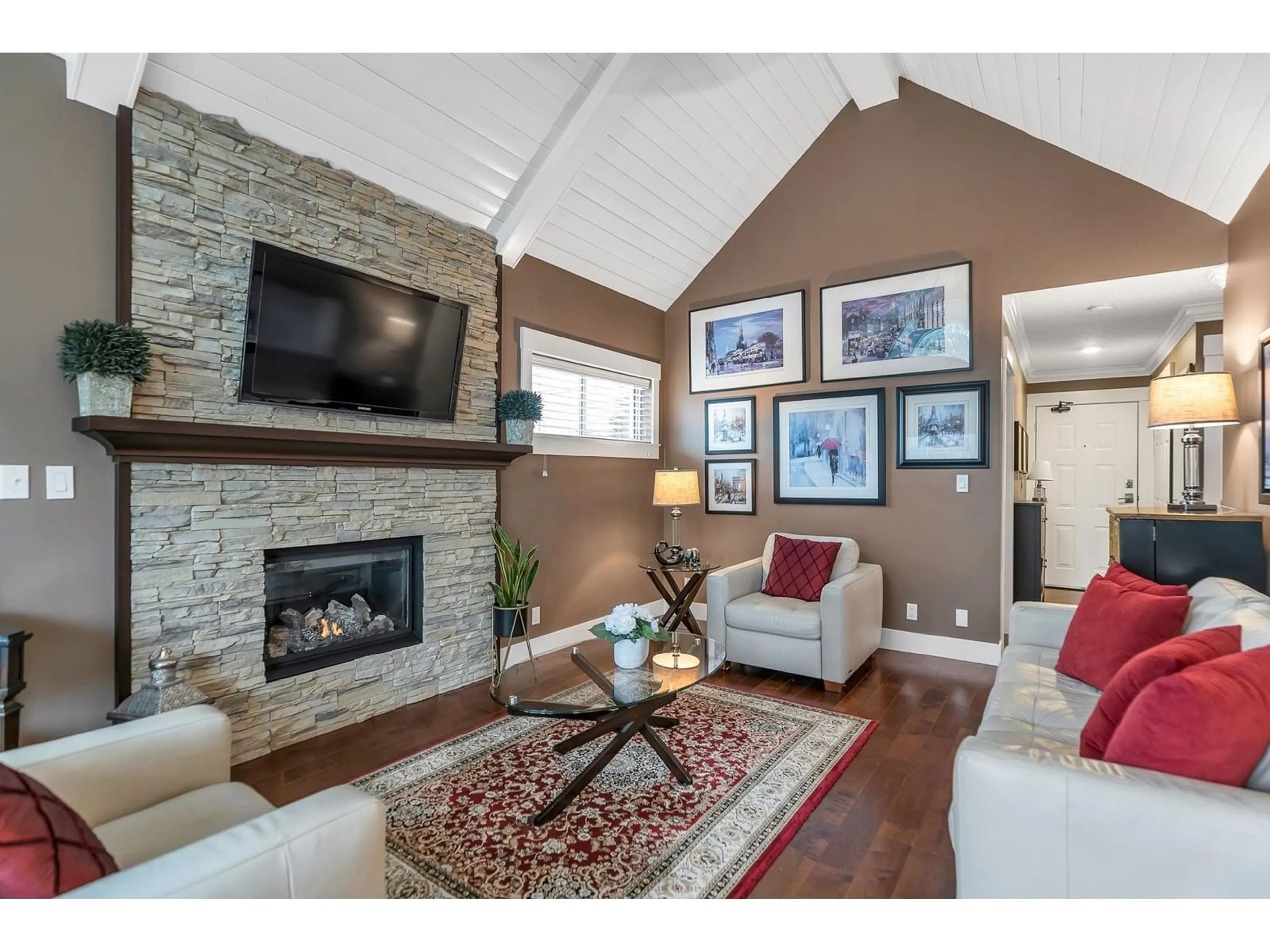 Living room with furniture, wood/laminate floor for 301 1473 BLACKWOOD STREET, White Rock British Columbia V4B3V6