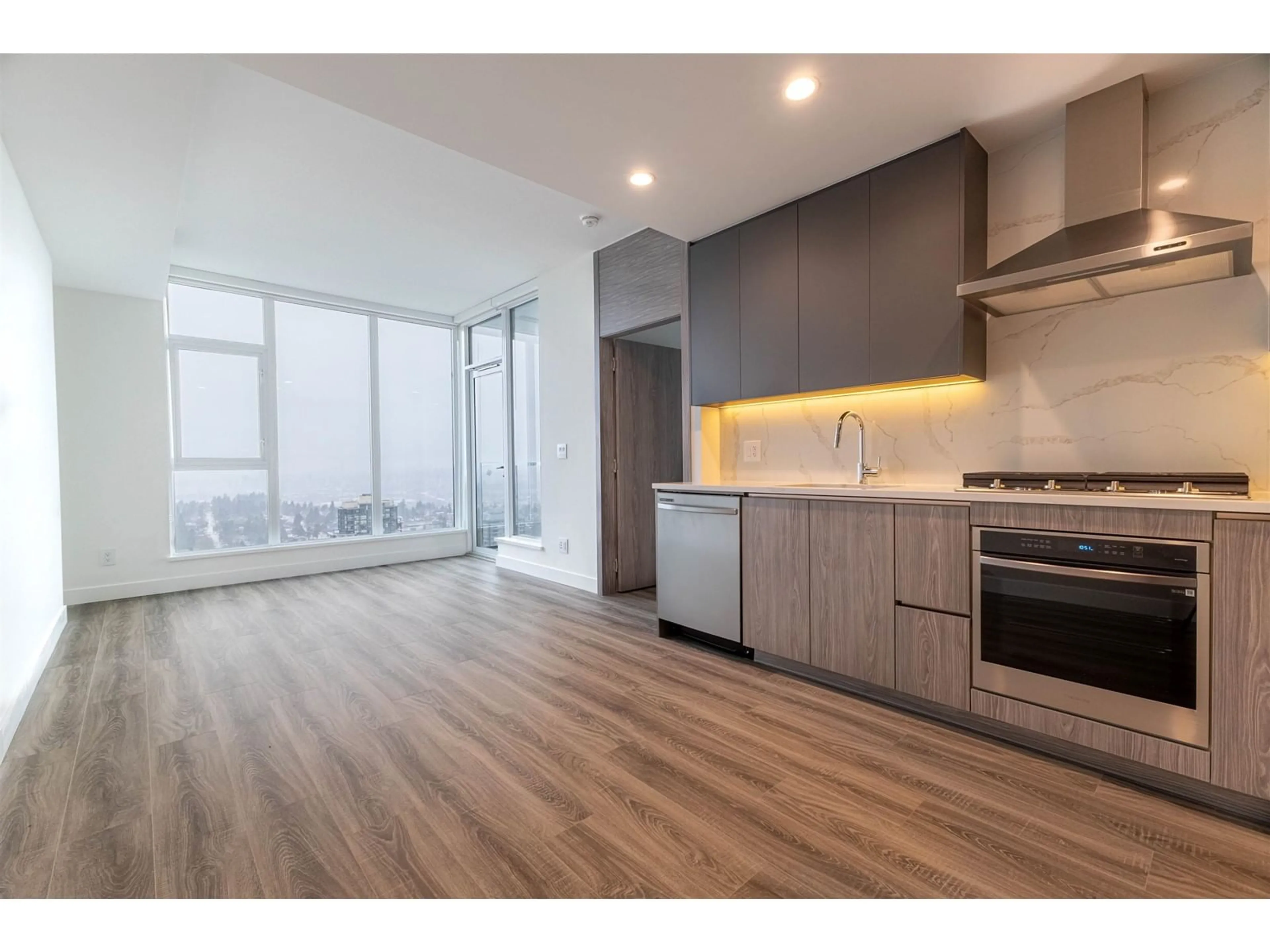 Open concept kitchen, wood/laminate floor for 2708 10750 135A STREET, Surrey British Columbia V3T0V4