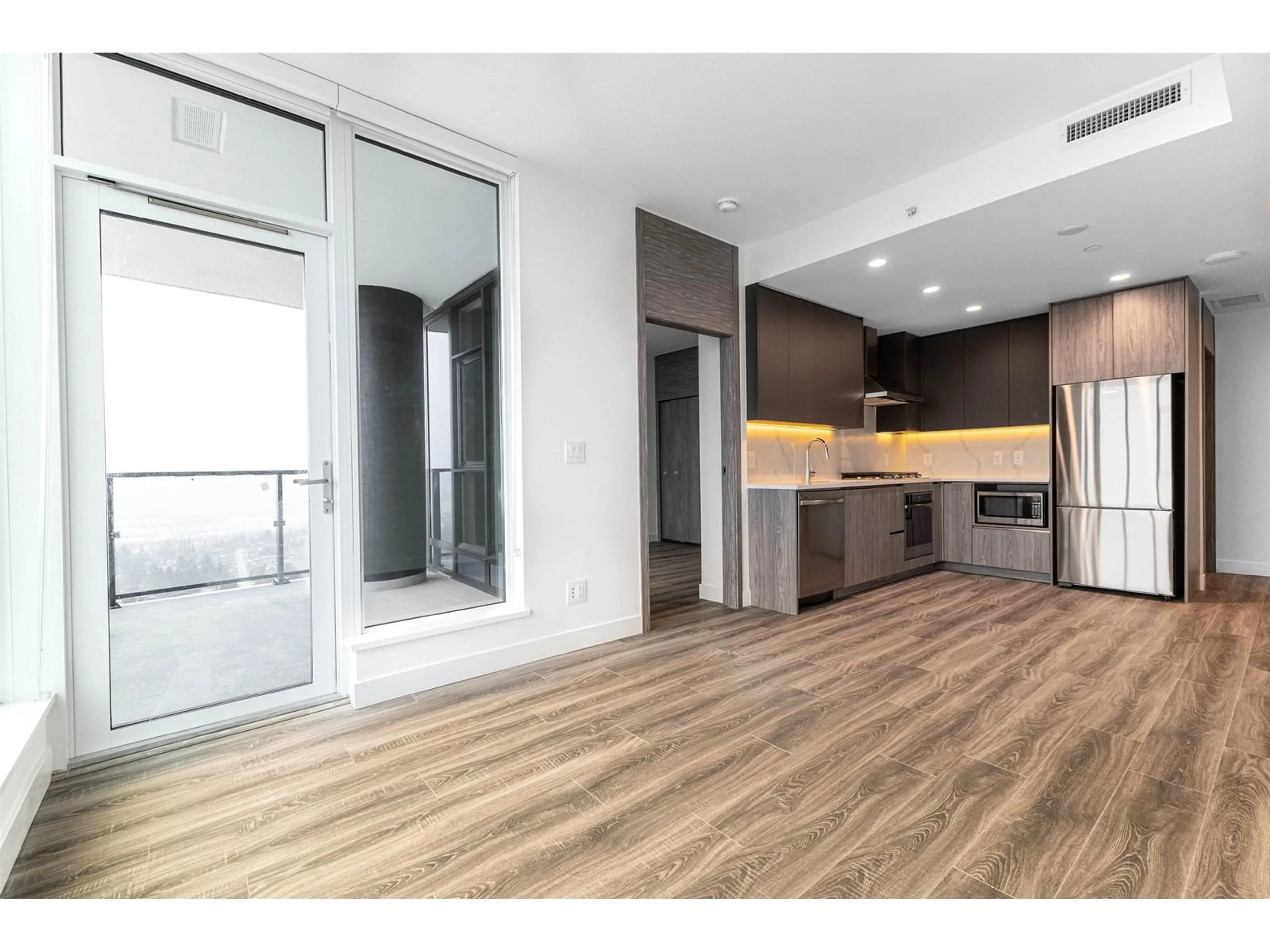 Open concept kitchen, wood/laminate floor for 2708 10750 135A STREET, Surrey British Columbia V3T0V4