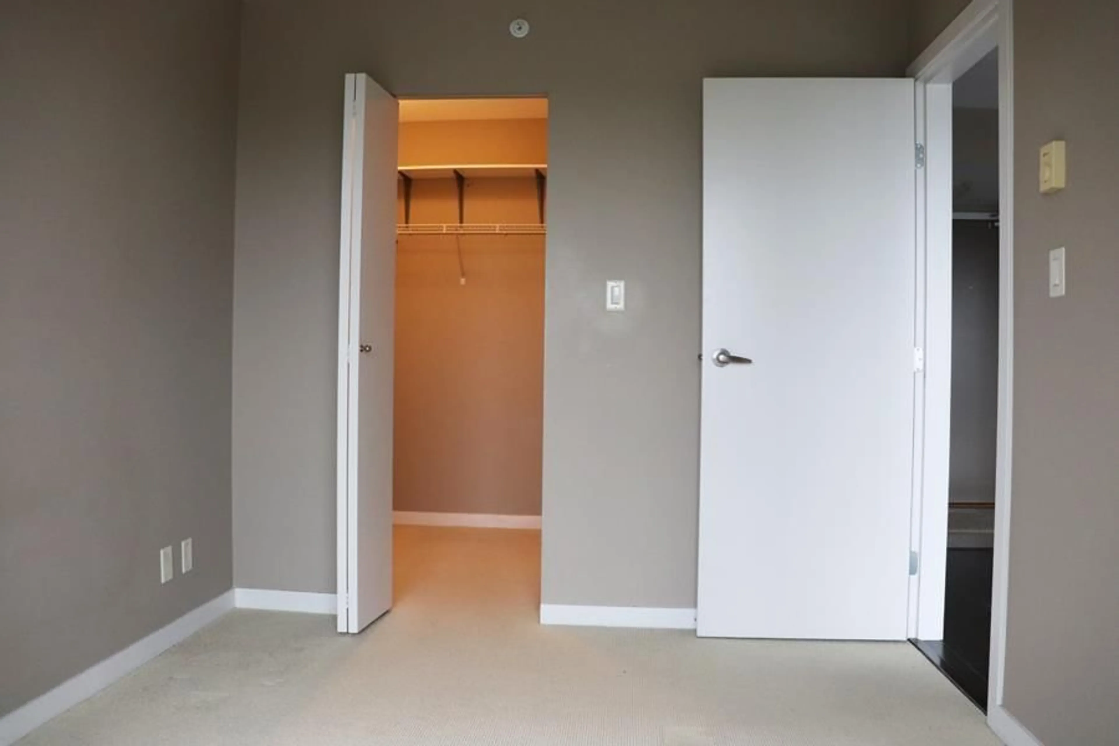 Indoor foyer for 1110 - 13618 100, Surrey British Columbia V3T0A8