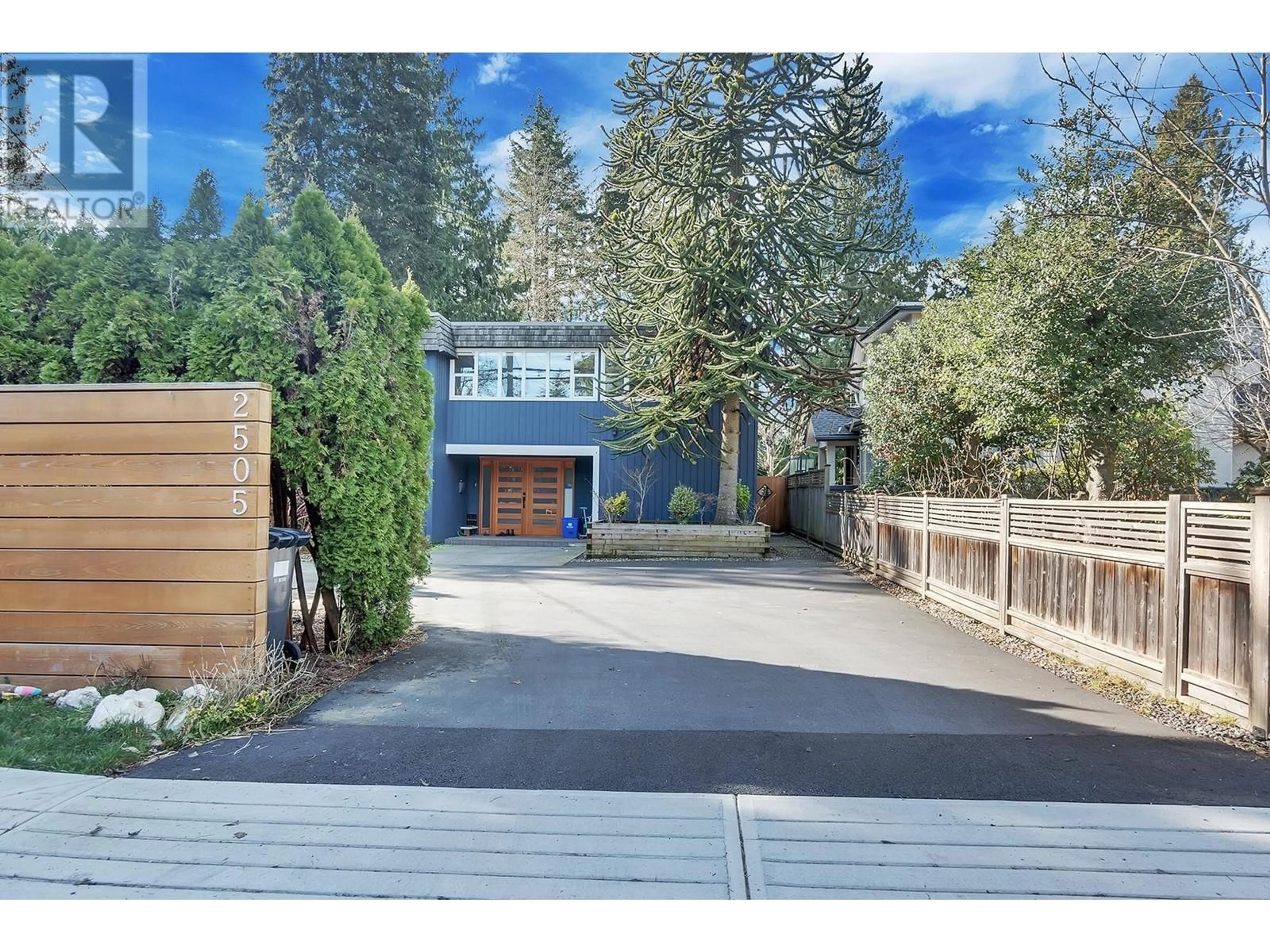 A pic from outside/outdoor area/front of a property/back of a property/a pic from drone, street for 2505 WILLIAM AVENUE, North Vancouver British Columbia V7K1Z2