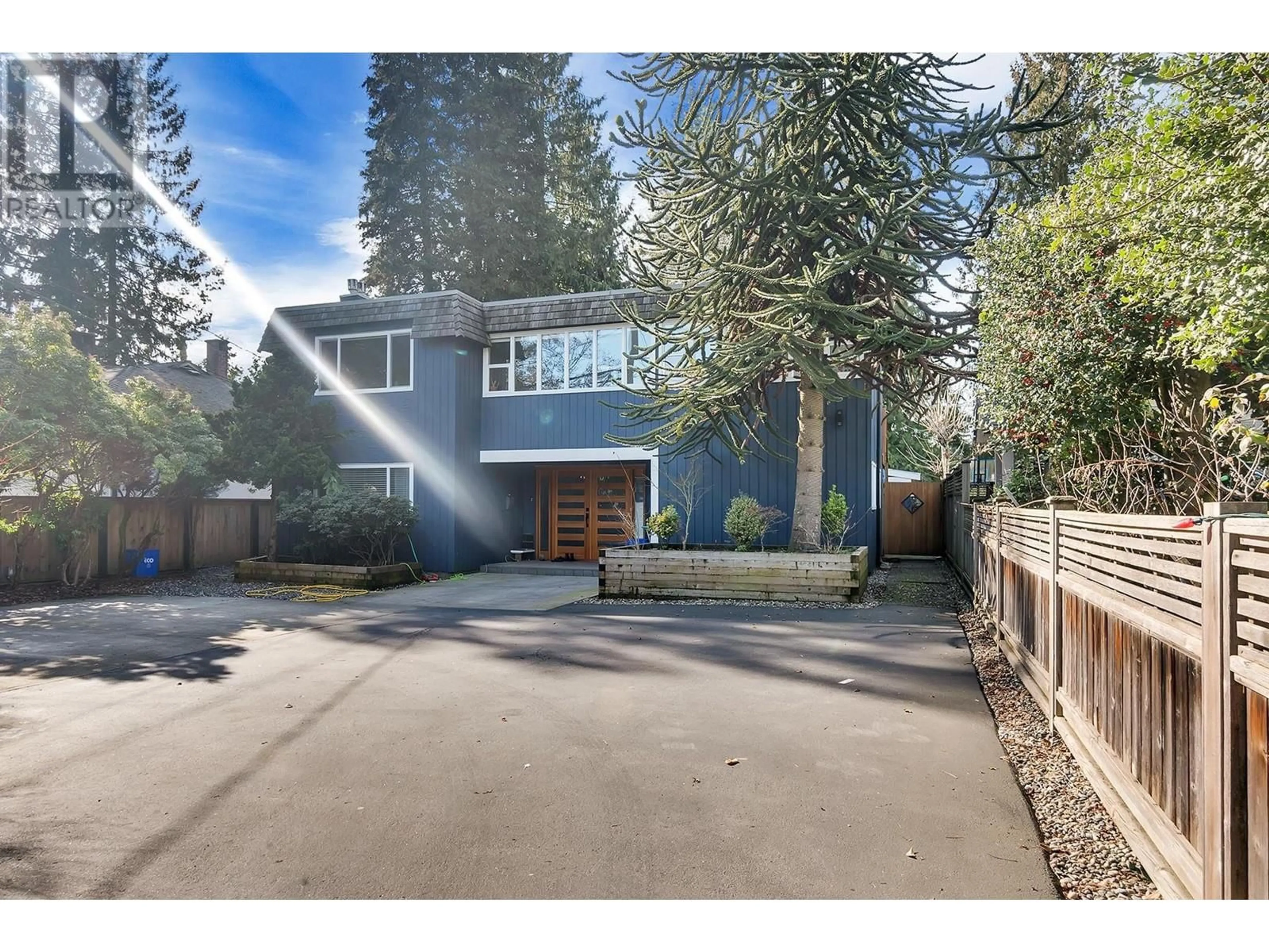A pic from outside/outdoor area/front of a property/back of a property/a pic from drone, street for 2505 WILLIAM AVENUE, North Vancouver British Columbia V7K1Z2