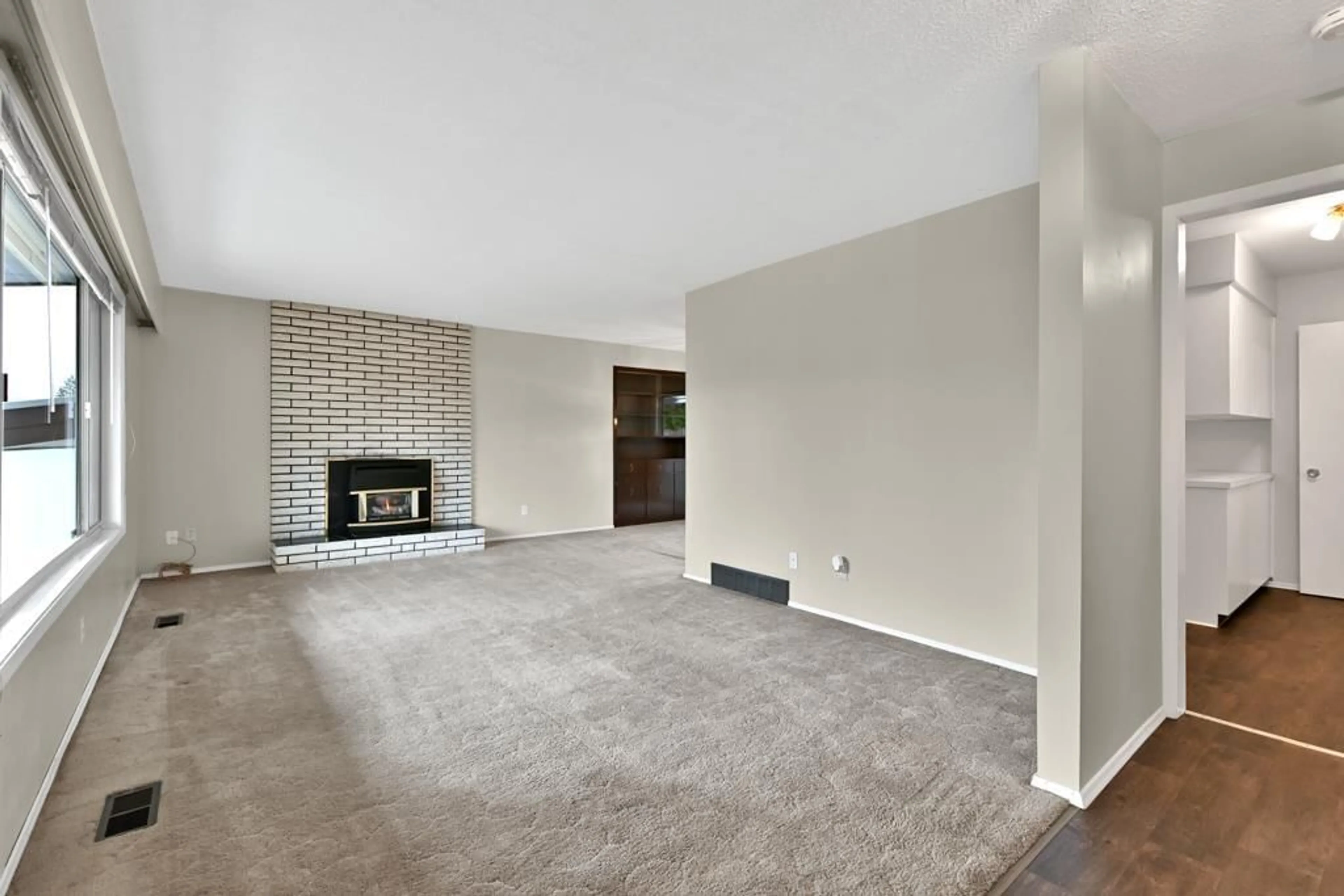Unknown for 2305 BROADWAY, Abbotsford British Columbia V2T3G6