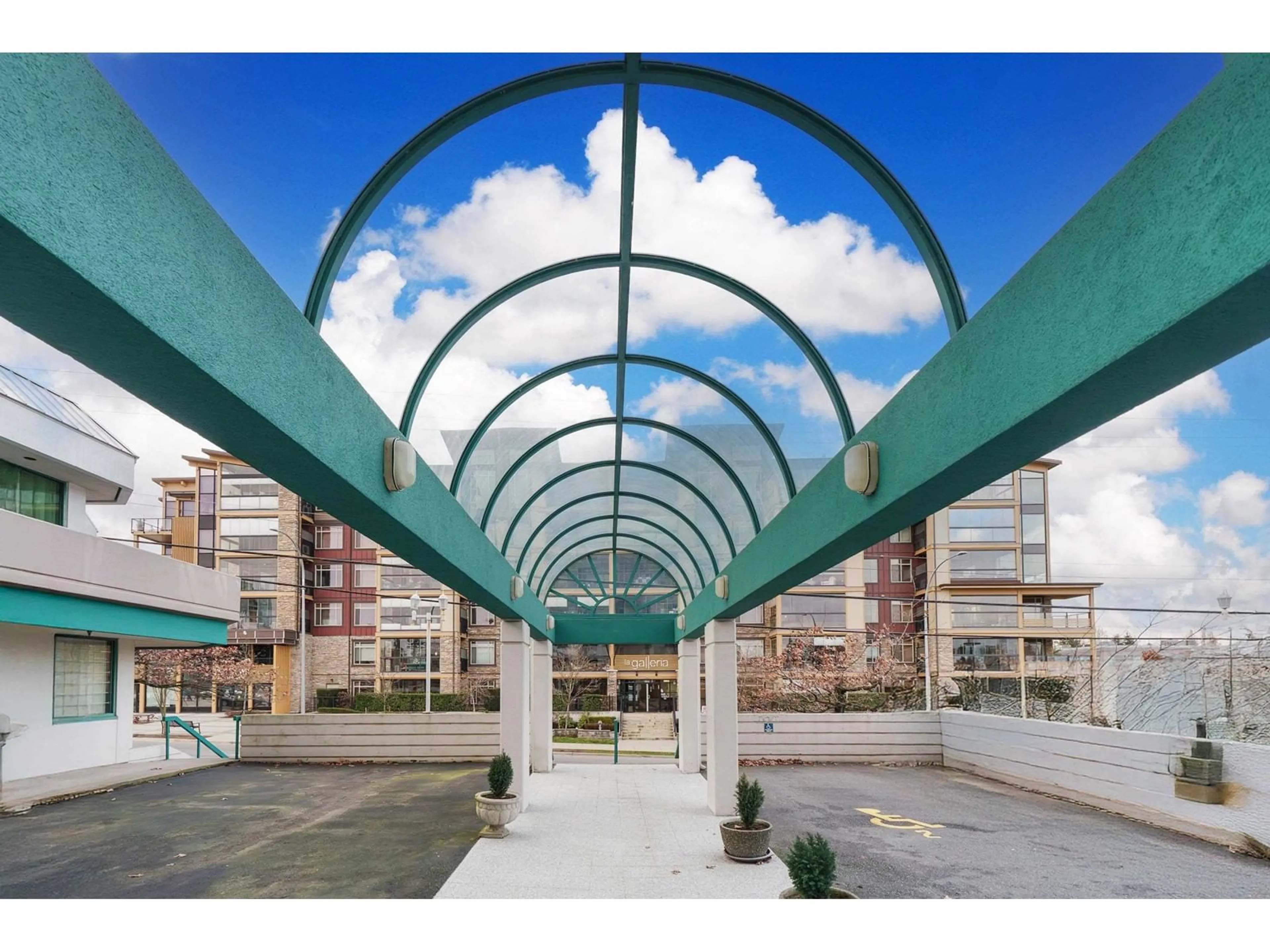 Indoor foyer for 802 - 32440 SIMON, Abbotsford British Columbia V2T5R3