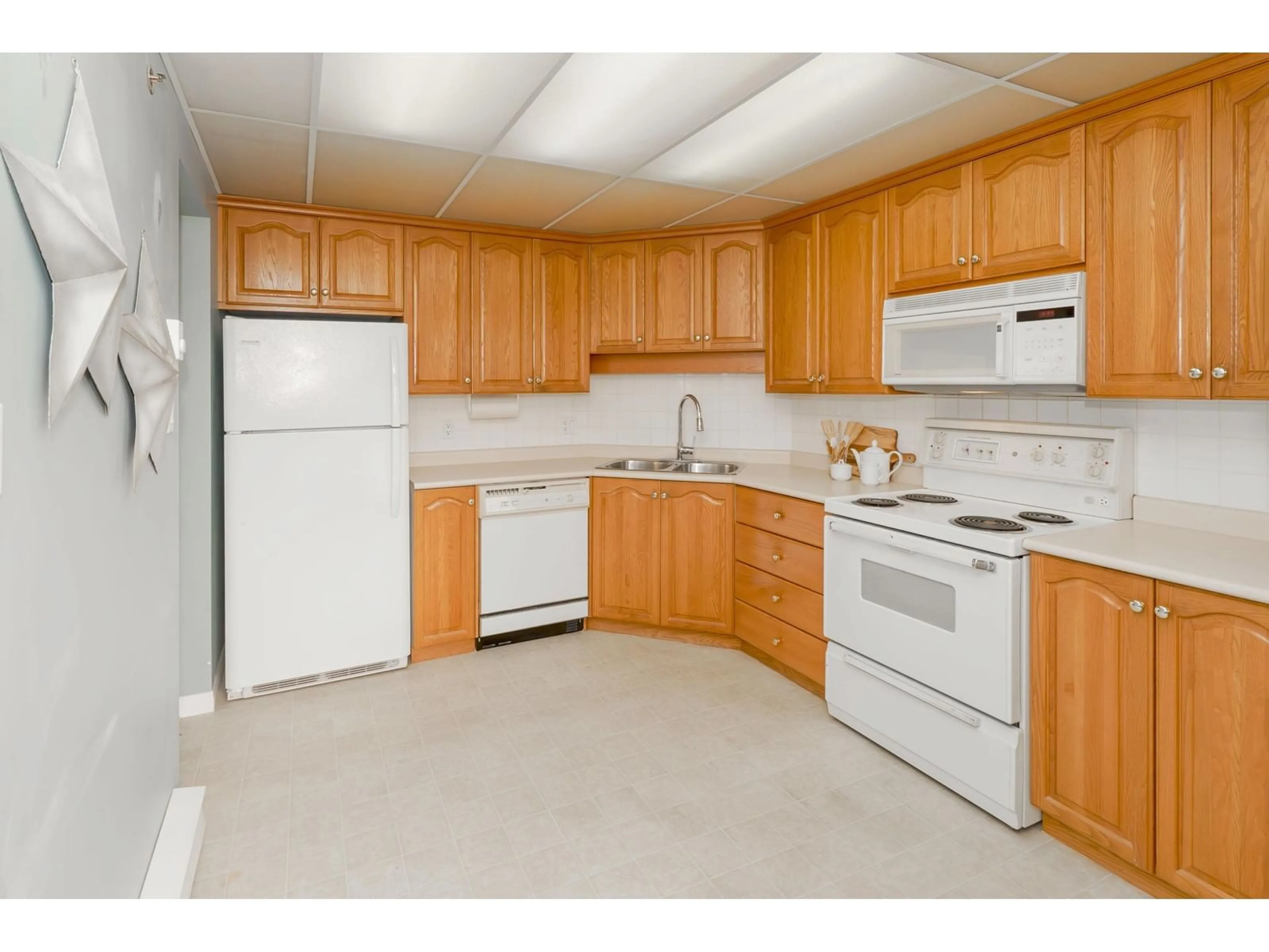 Standard kitchen, unknown for 802 - 32440 SIMON, Abbotsford British Columbia V2T5R3