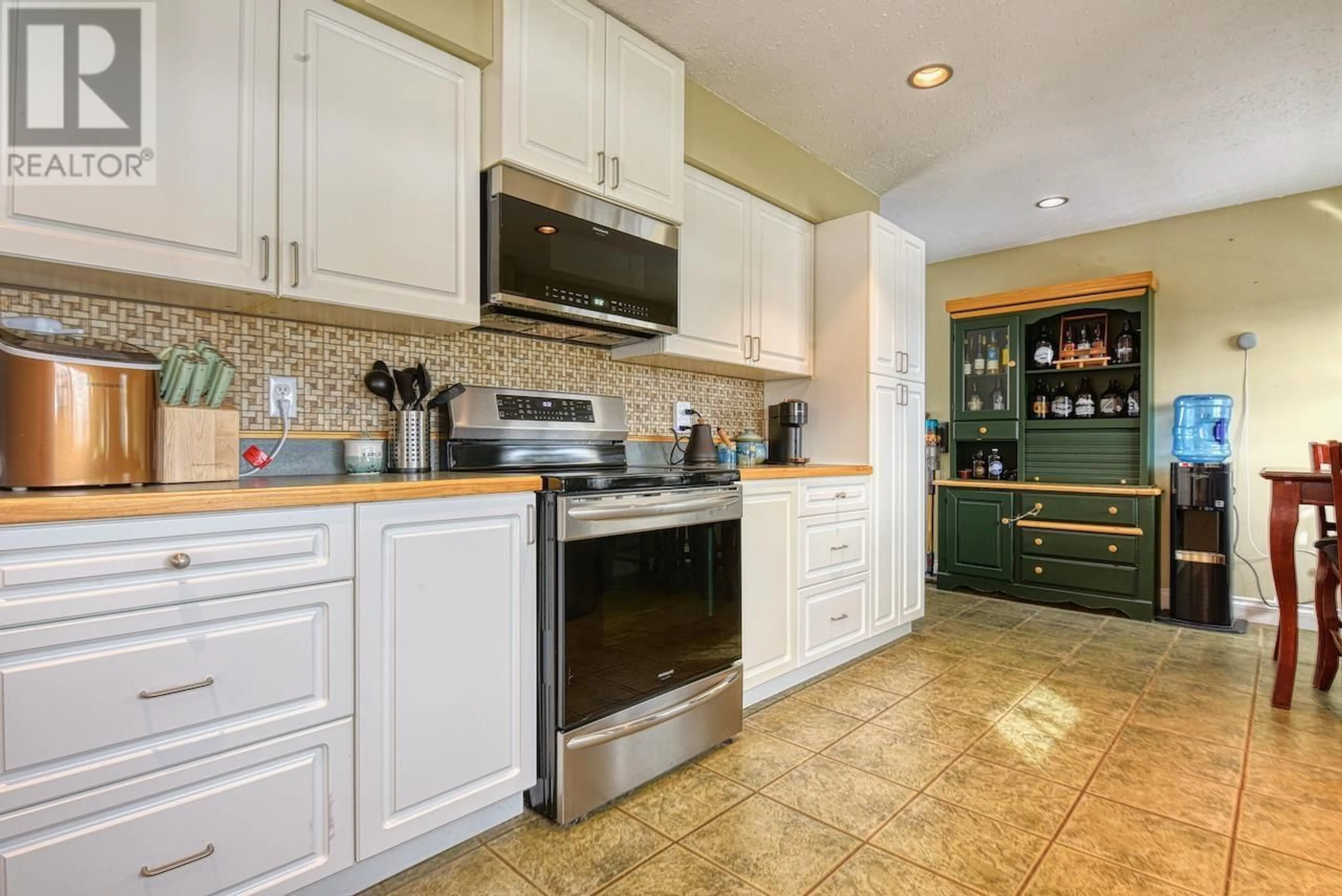 Standard kitchen, ceramic/tile floor for 105 WESTRIDGE DRIVE, Williams Lake British Columbia V2G5K4