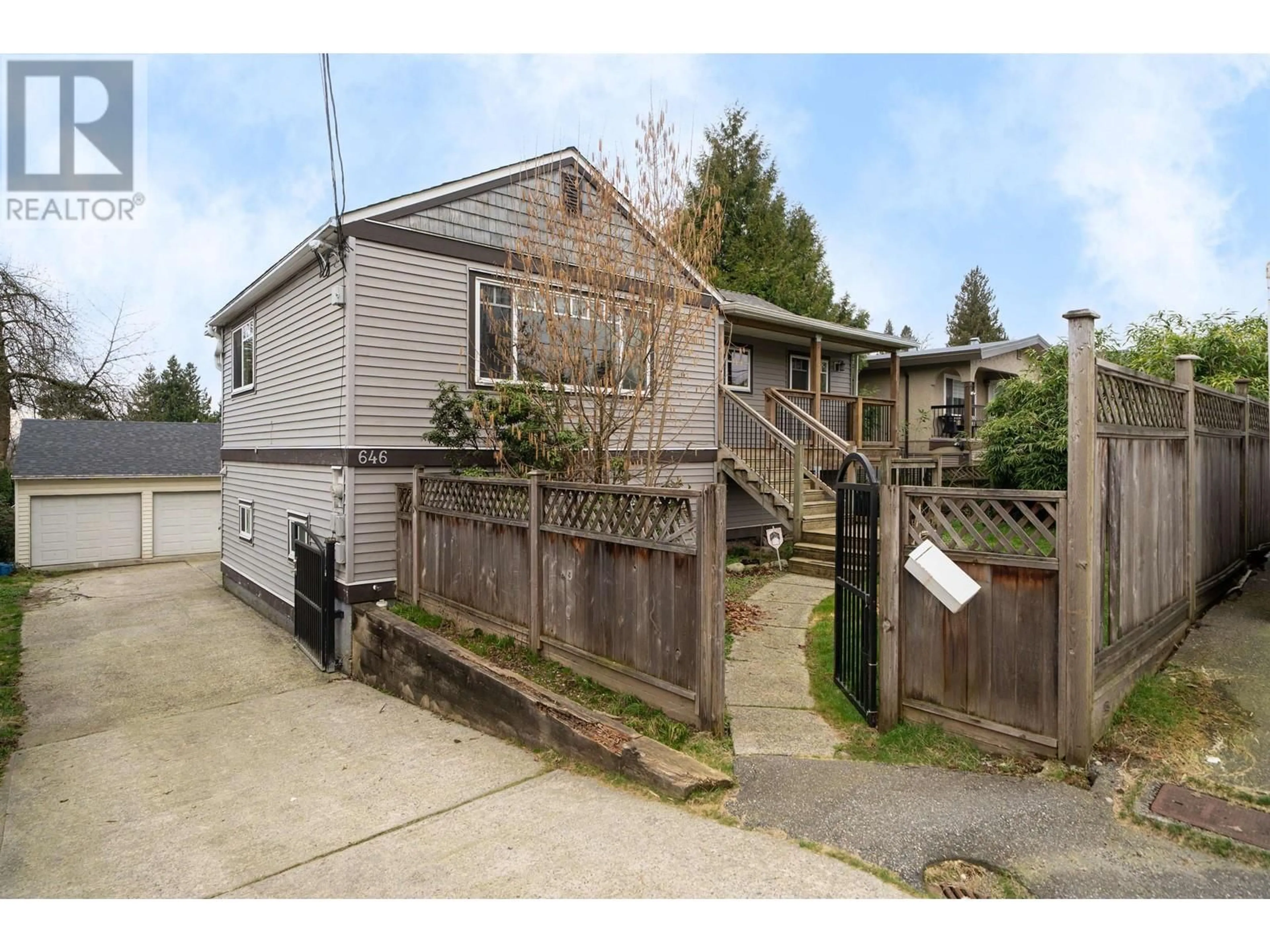 A pic from outside/outdoor area/front of a property/back of a property/a pic from drone, street for 646 ALDERSON AVENUE, Coquitlam British Columbia V3K1T5