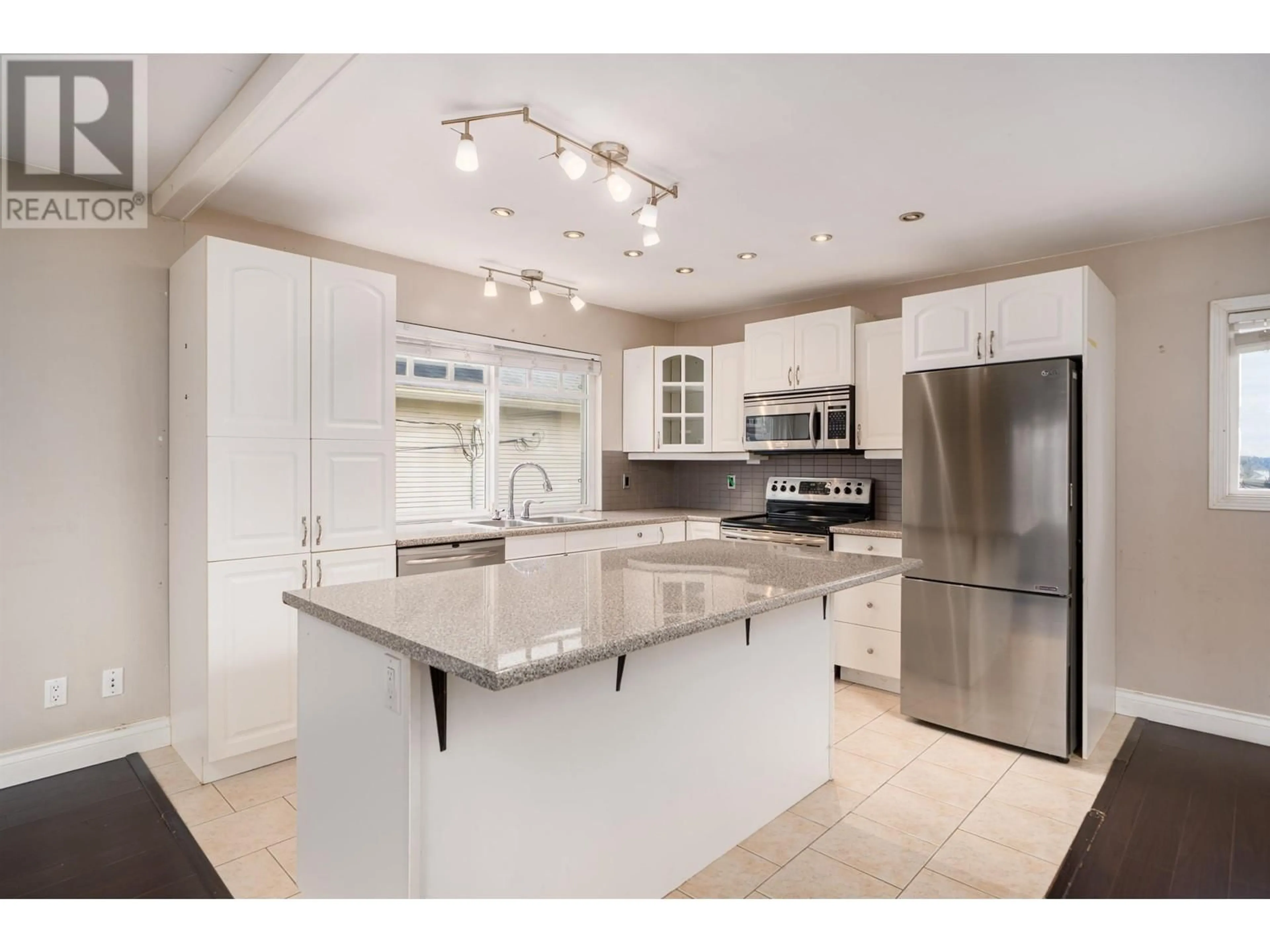 Open concept kitchen, ceramic/tile floor for 646 ALDERSON AVENUE, Coquitlam British Columbia V3K1T5