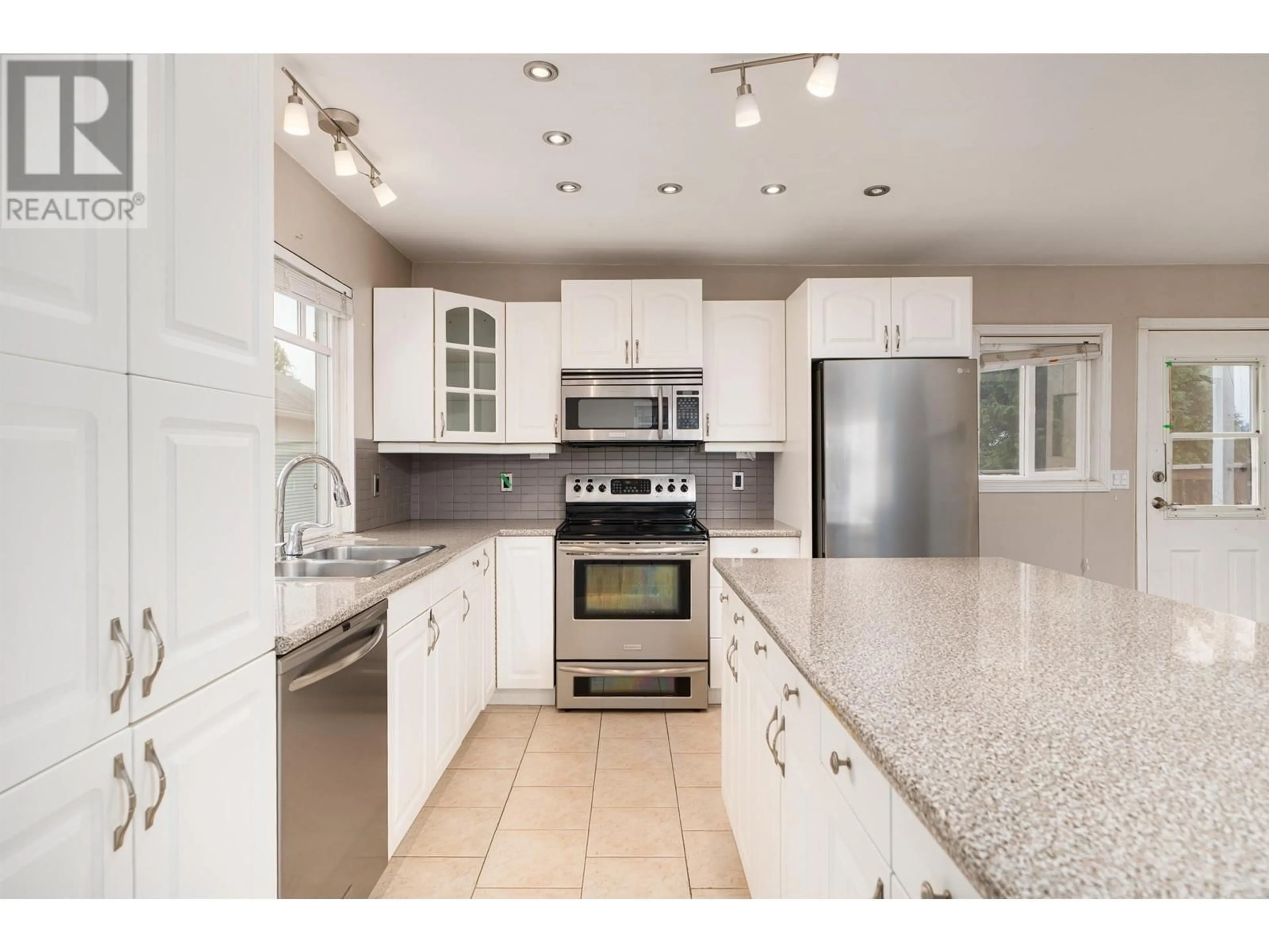 Open concept kitchen, ceramic/tile floor for 646 ALDERSON AVENUE, Coquitlam British Columbia V3K1T5
