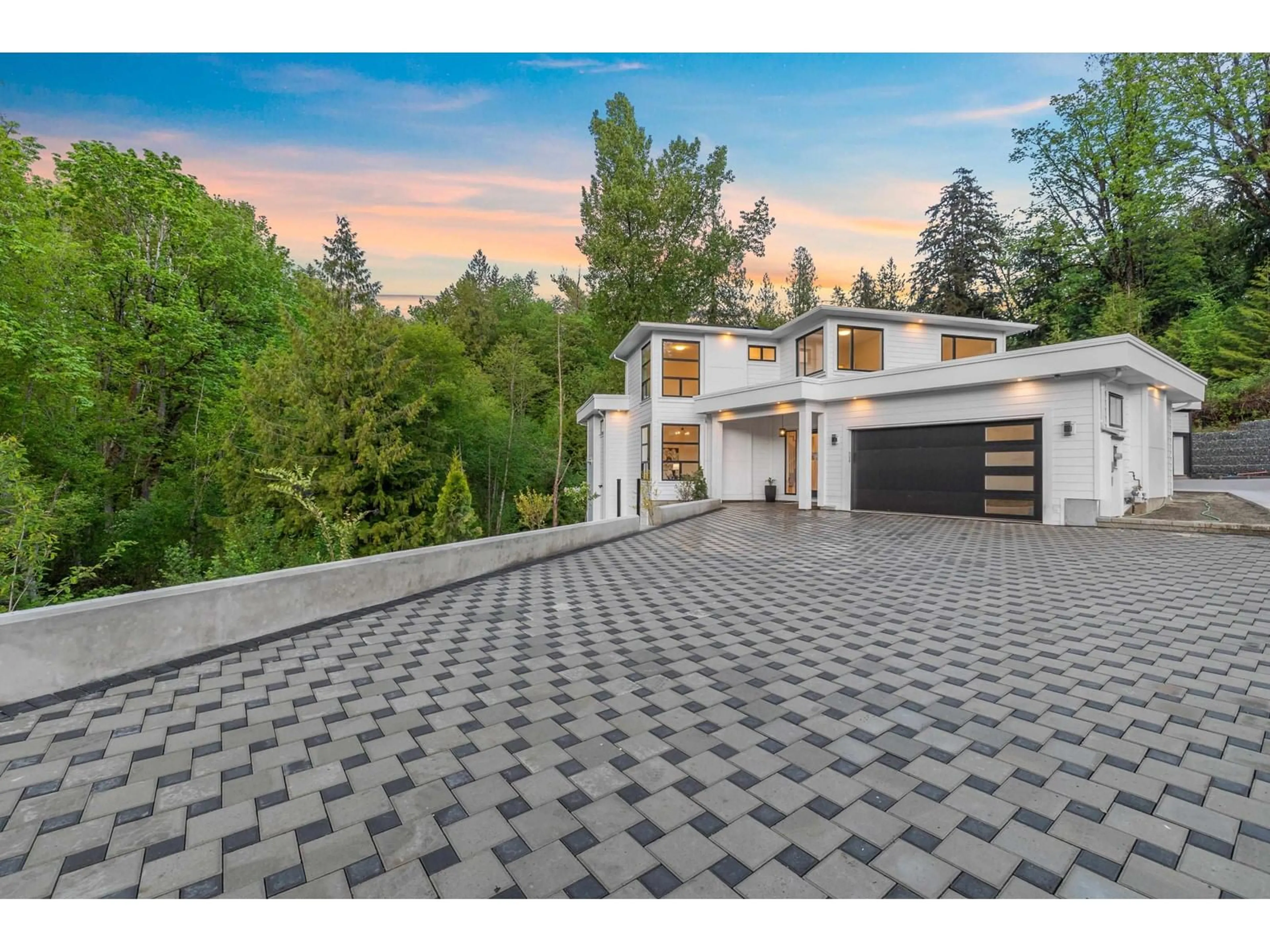 A pic from outside/outdoor area/front of a property/back of a property/a pic from drone, street for 33994 TOOLEY, Mission British Columbia V2V0A4