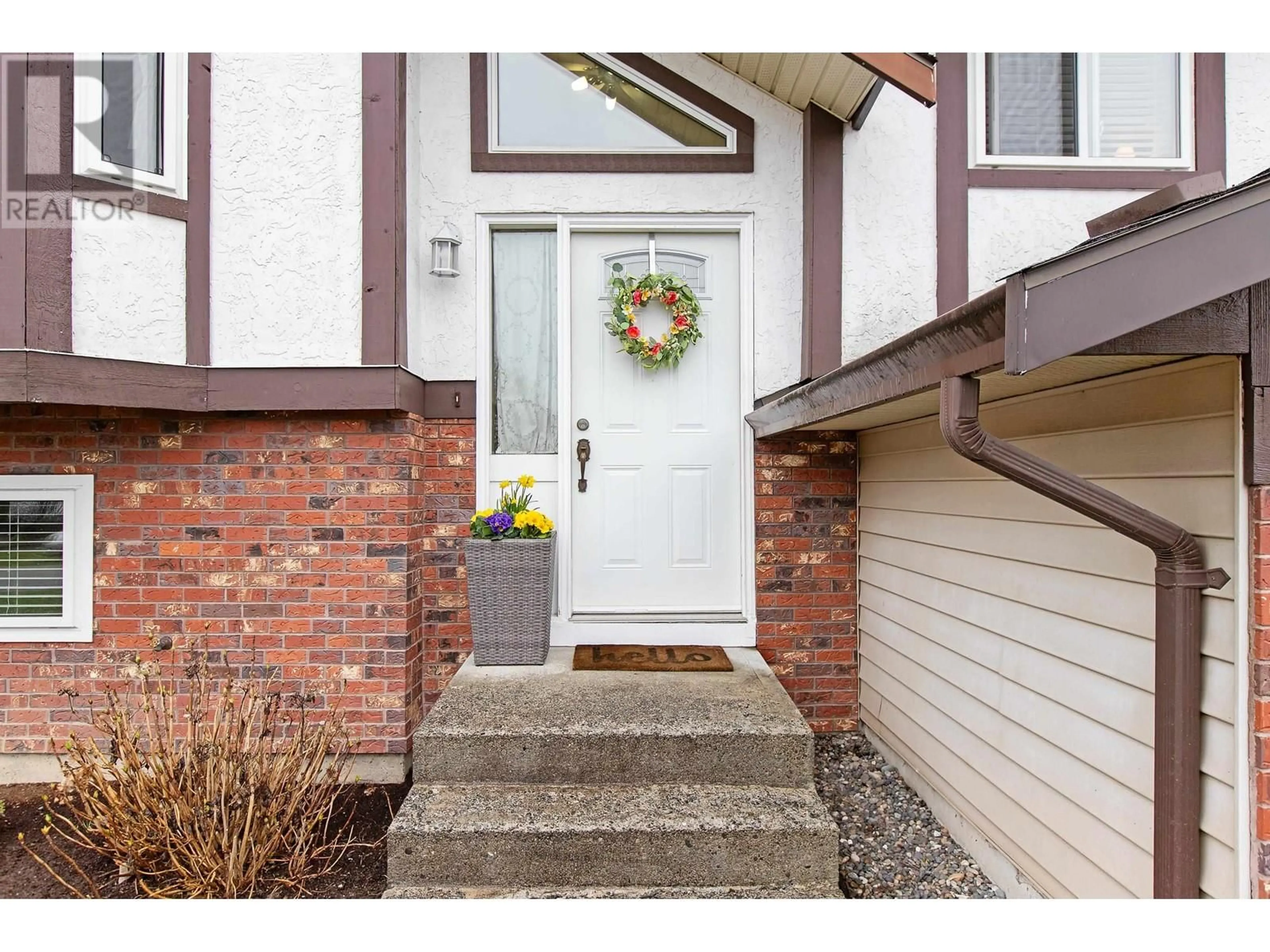 Indoor entryway for 11990 MEADOWLARK DRIVE, Maple Ridge British Columbia V2X9M1