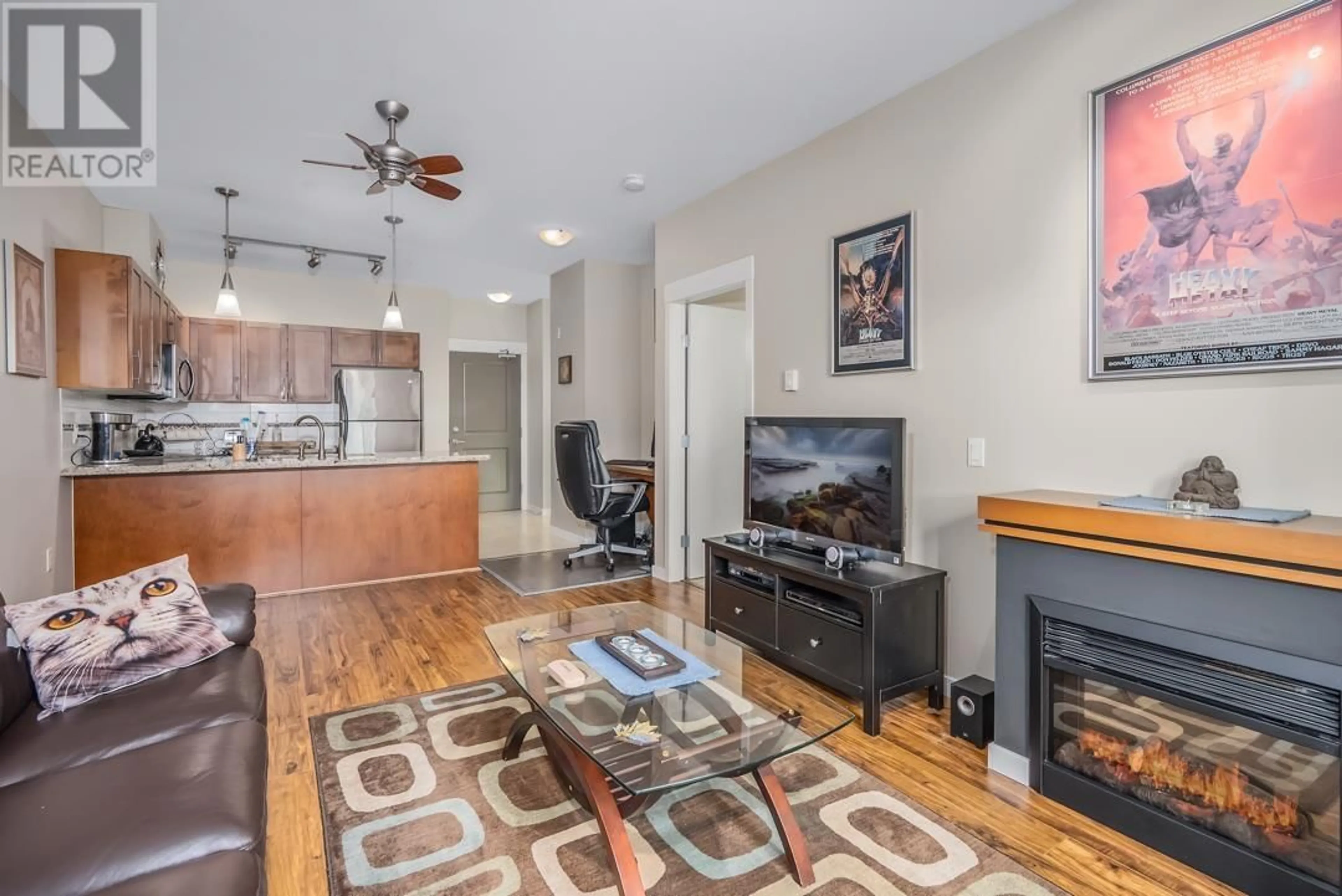 Living room with furniture, wood/laminate floor for 315 - 11950 HARRIS ROAD, Pitt Meadows British Columbia V3Y0B7