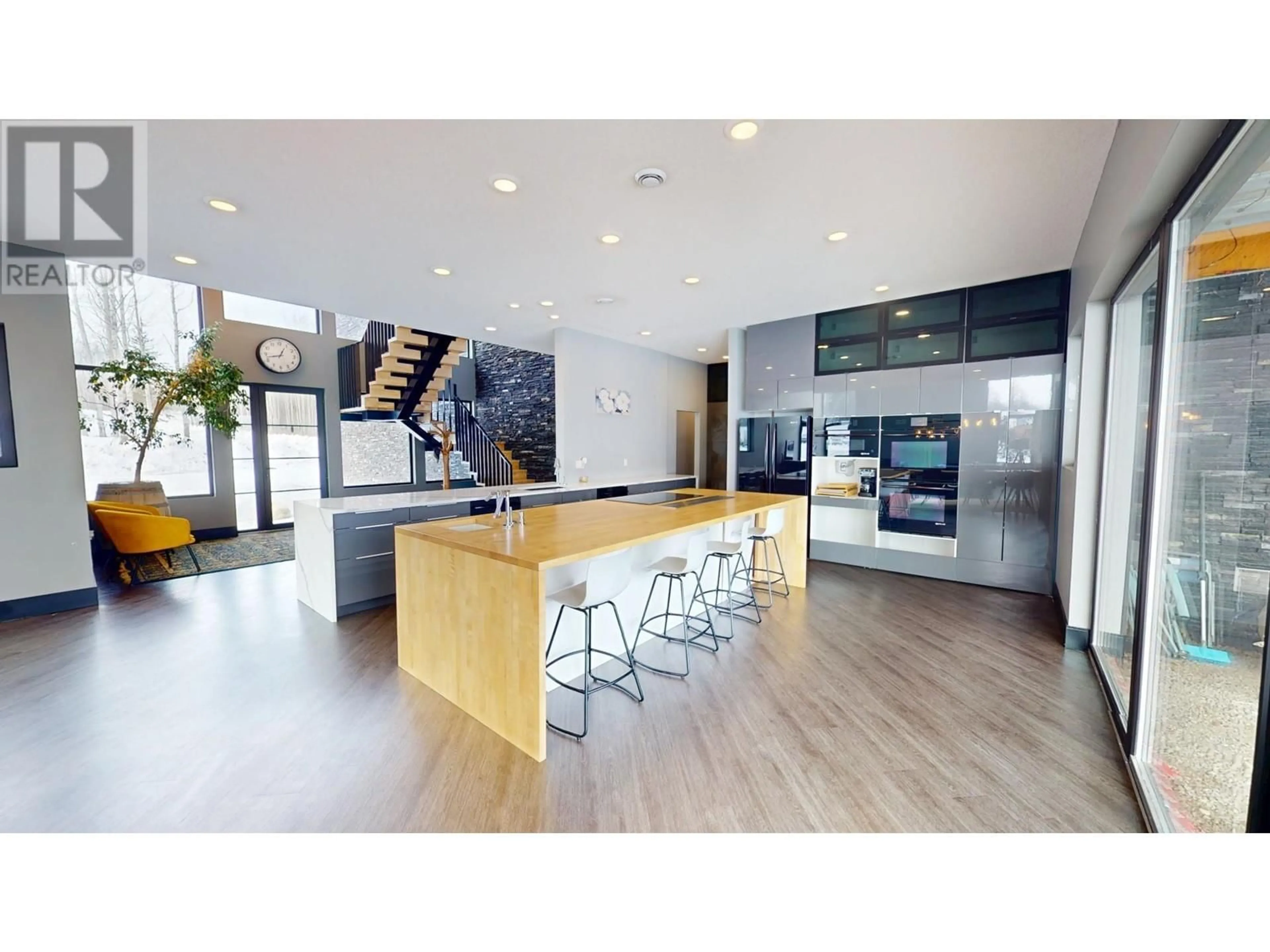 Contemporary kitchen, unknown for 12299 SHARDEN DRIVE, Charlie Lake British Columbia V0C1H0