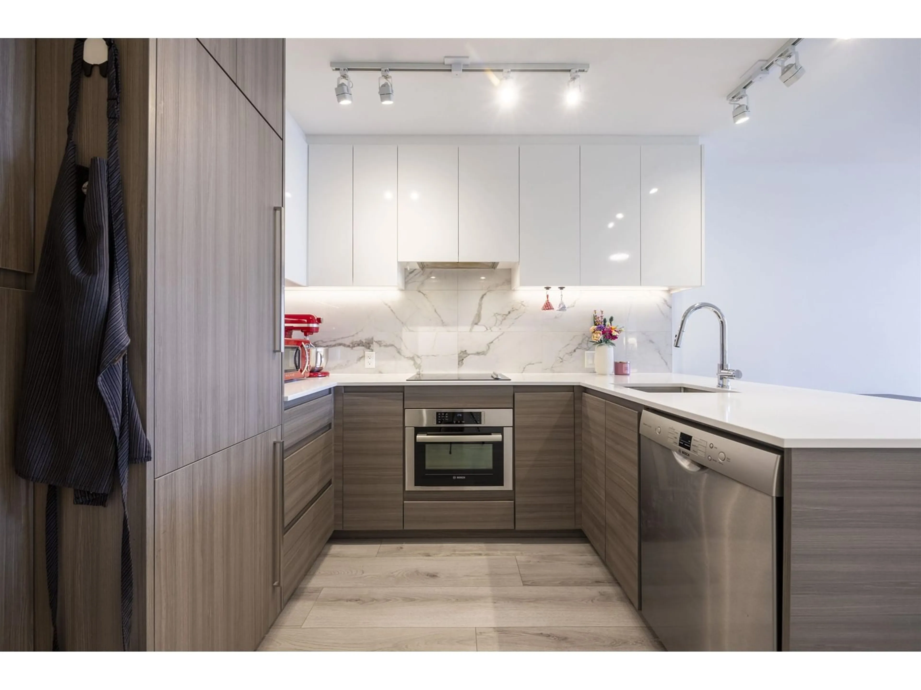 Contemporary kitchen, unknown for 1211 - 10626 CITY, Surrey British Columbia V3T0S3