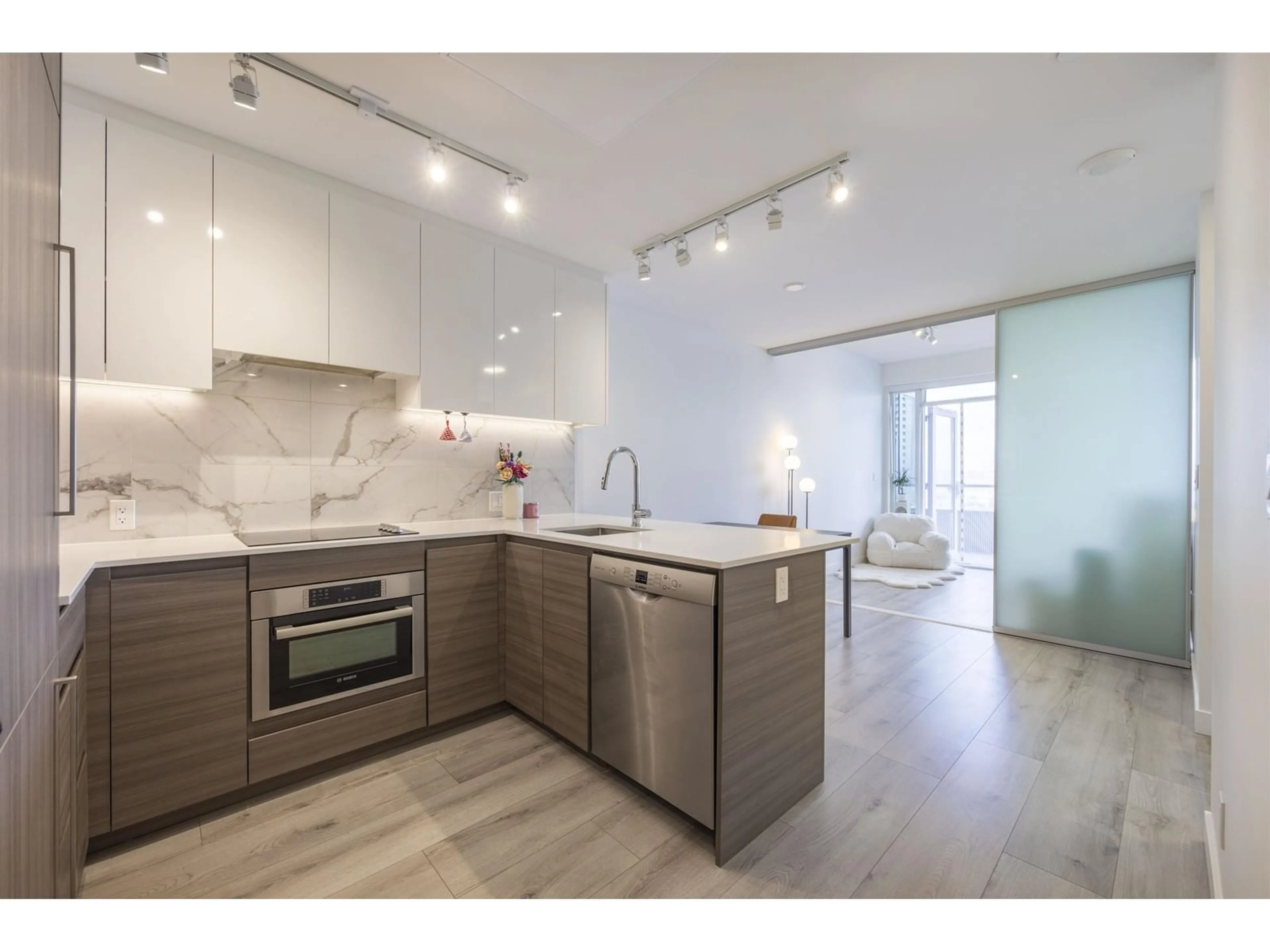 Open concept kitchen, unknown for 1211 - 10626 CITY, Surrey British Columbia V3T0S3
