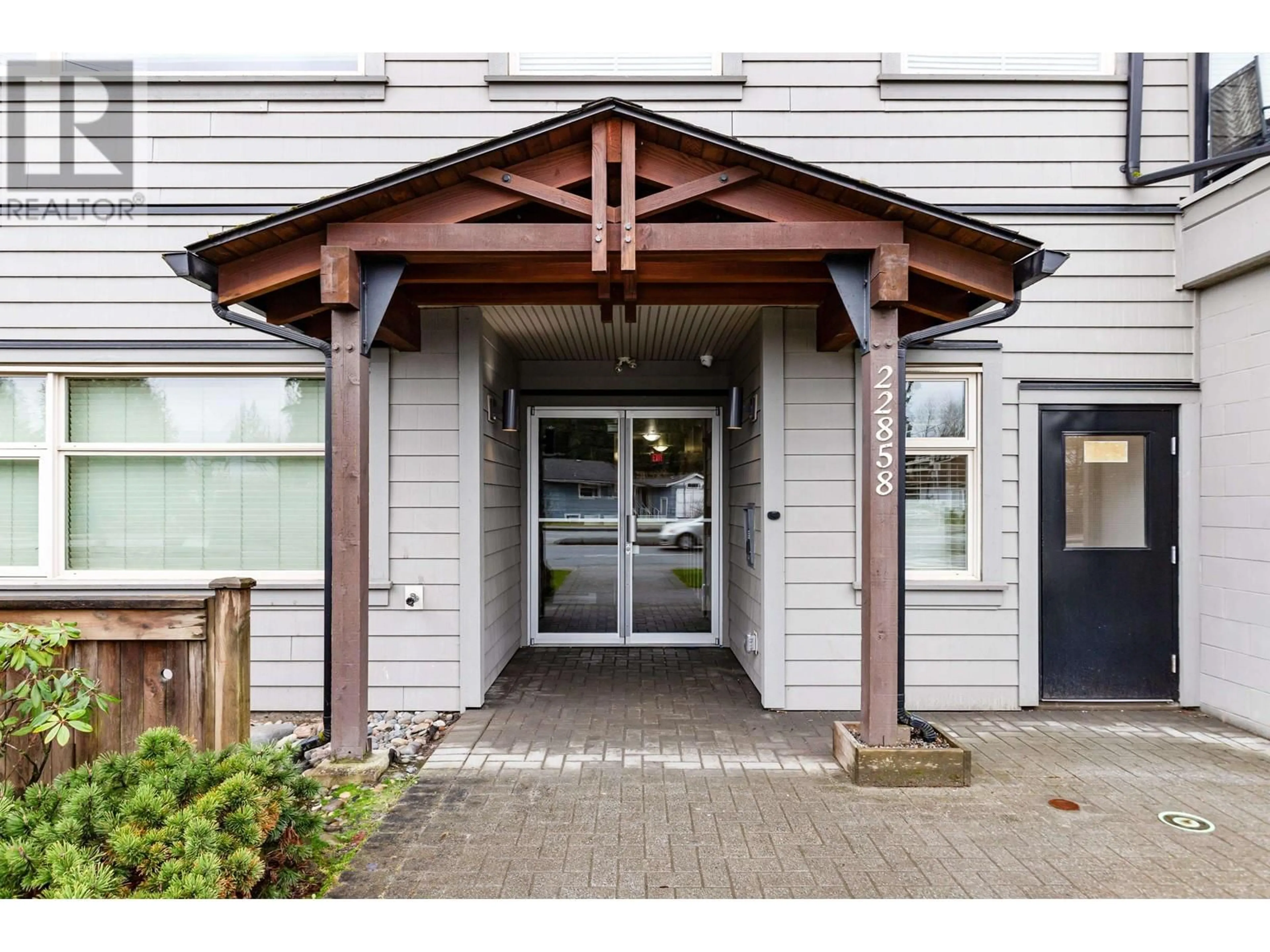 Indoor entryway for 305 22858 LOUGHEED HIGHWAY, Maple Ridge British Columbia V2X2V6