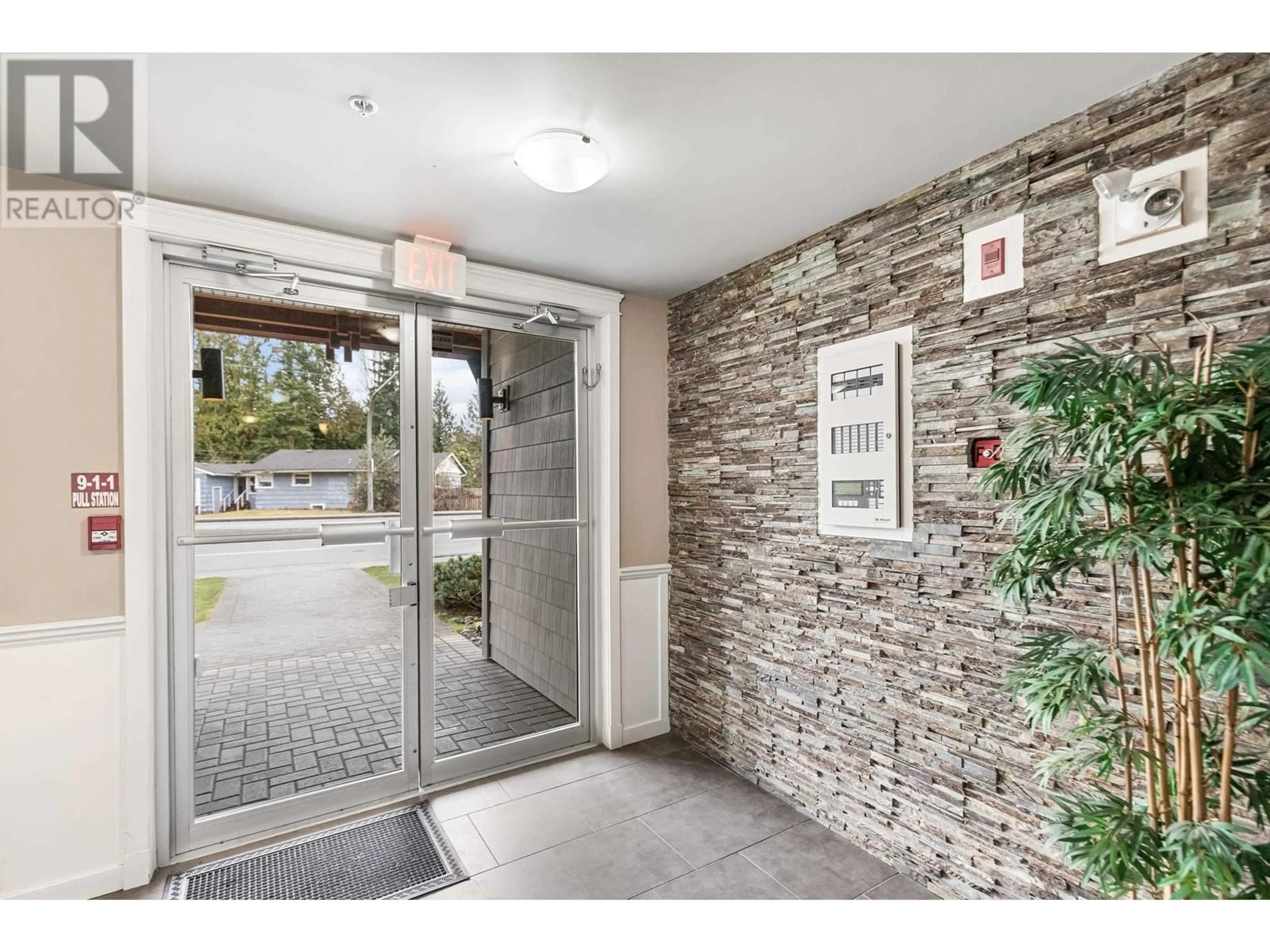 Indoor foyer for 305 22858 LOUGHEED HIGHWAY, Maple Ridge British Columbia V2X2V6