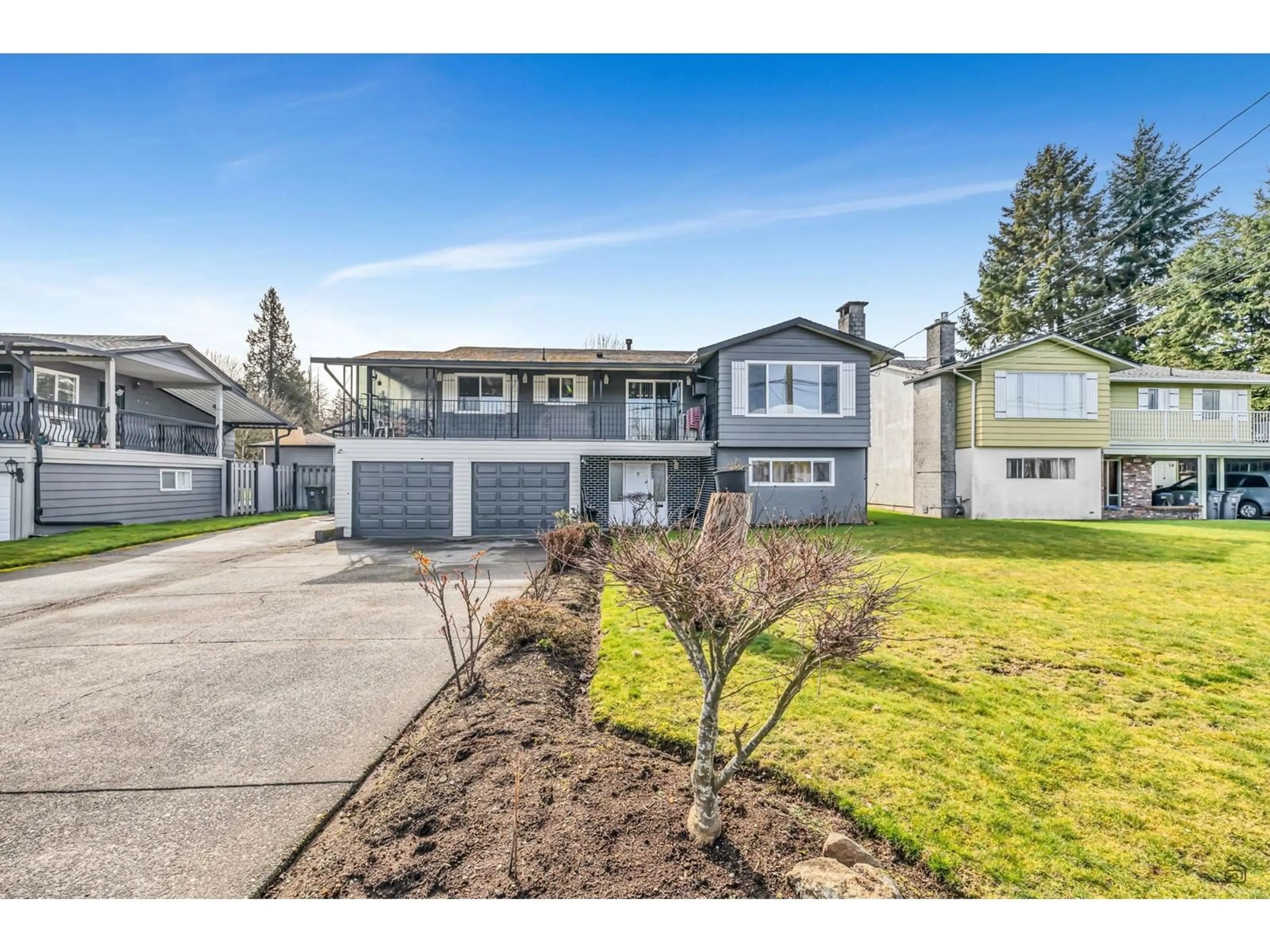Home with vinyl exterior material, street for 13980 113, Surrey British Columbia V3R2J5