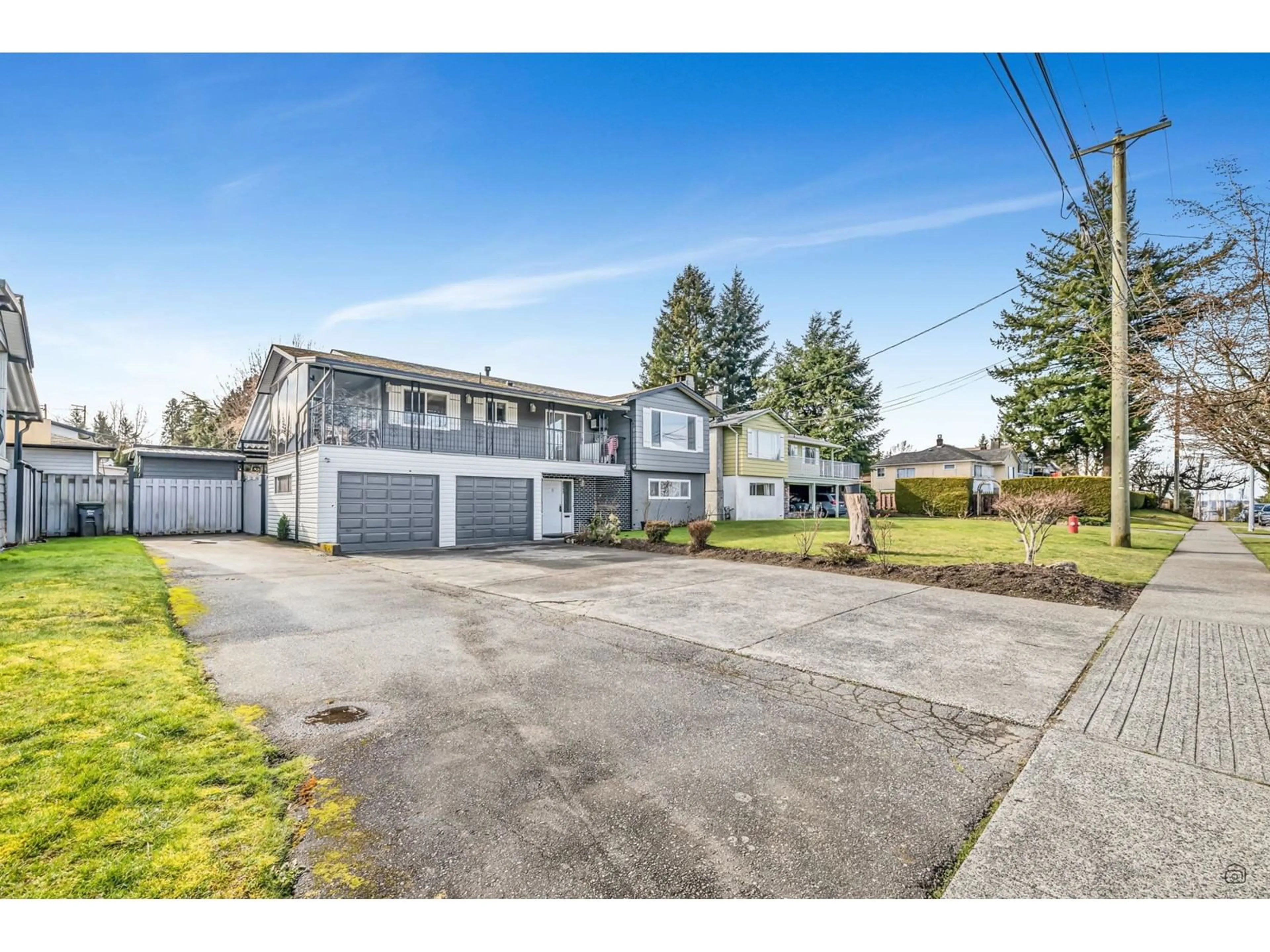A pic from outside/outdoor area/front of a property/back of a property/a pic from drone, street for 13980 113, Surrey British Columbia V3R2J5