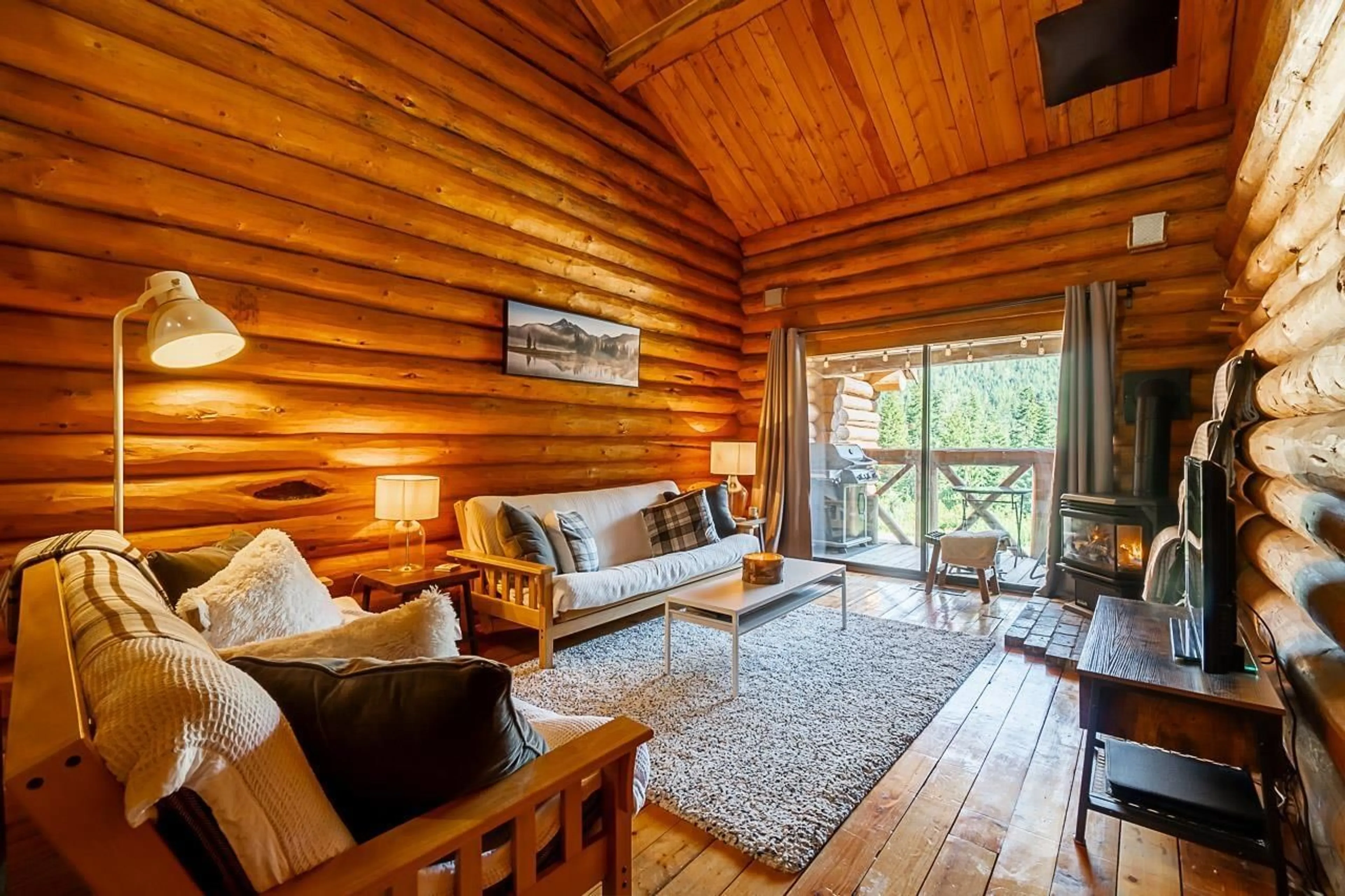 Living room with furniture, wood/laminate floor for 4 - 20619 EDELWEISS DRIVE, Agassiz British Columbia V0M1A1