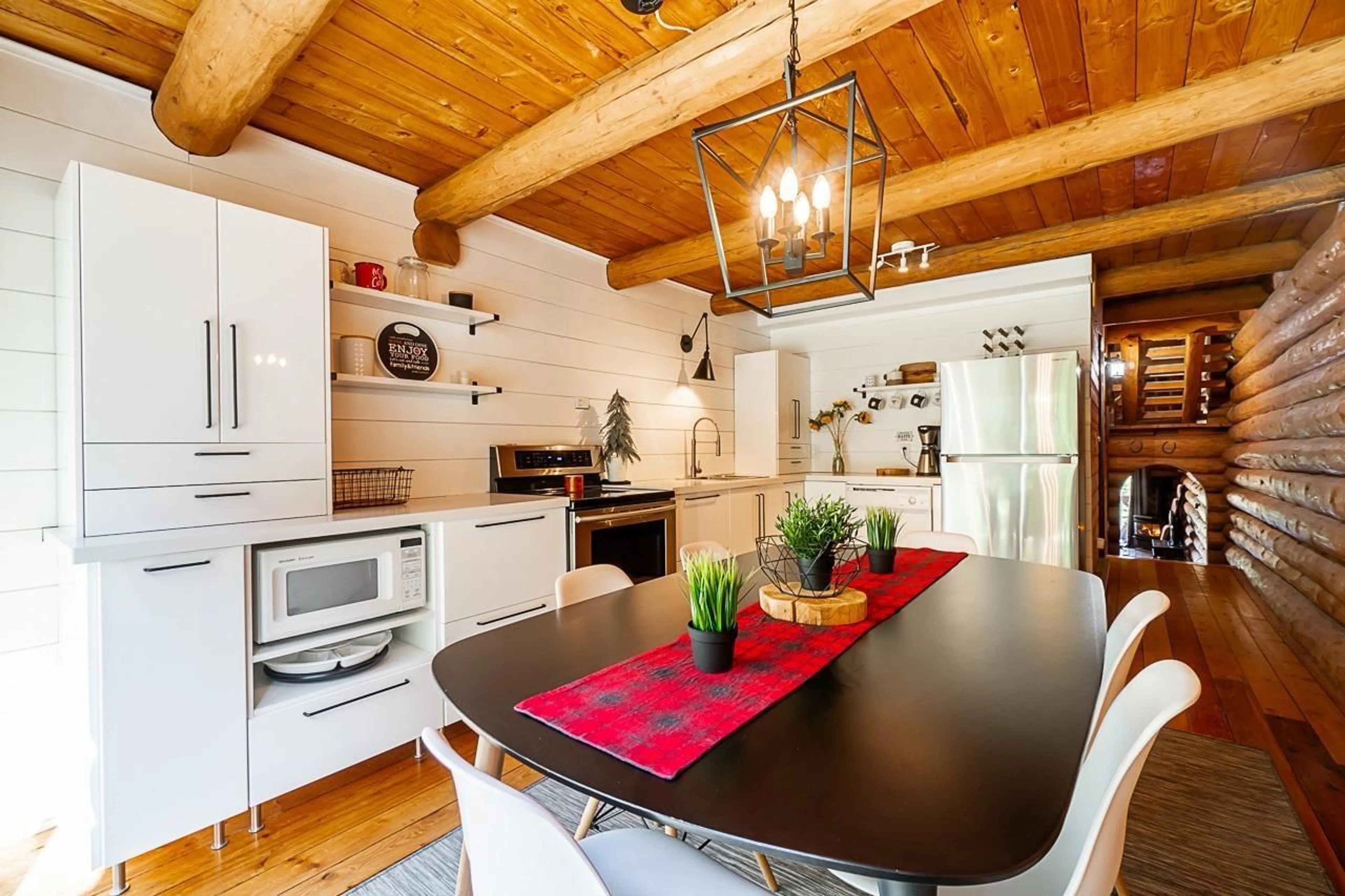 Open concept kitchen, wood/laminate floor for 4 - 20619 EDELWEISS, Agassiz British Columbia V0M1A1
