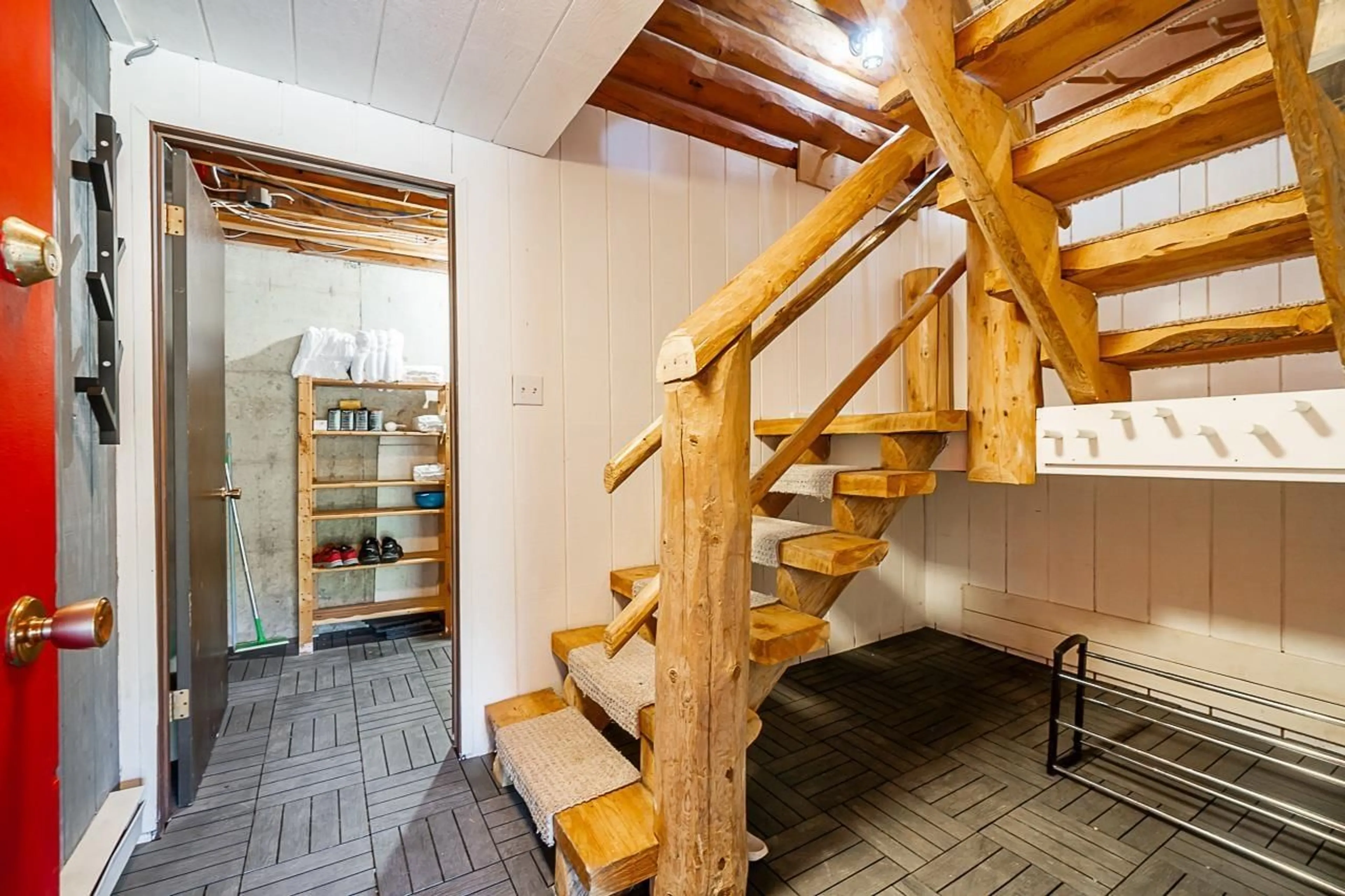 Indoor foyer for 4 - 20619 EDELWEISS, Agassiz British Columbia V0M1A1