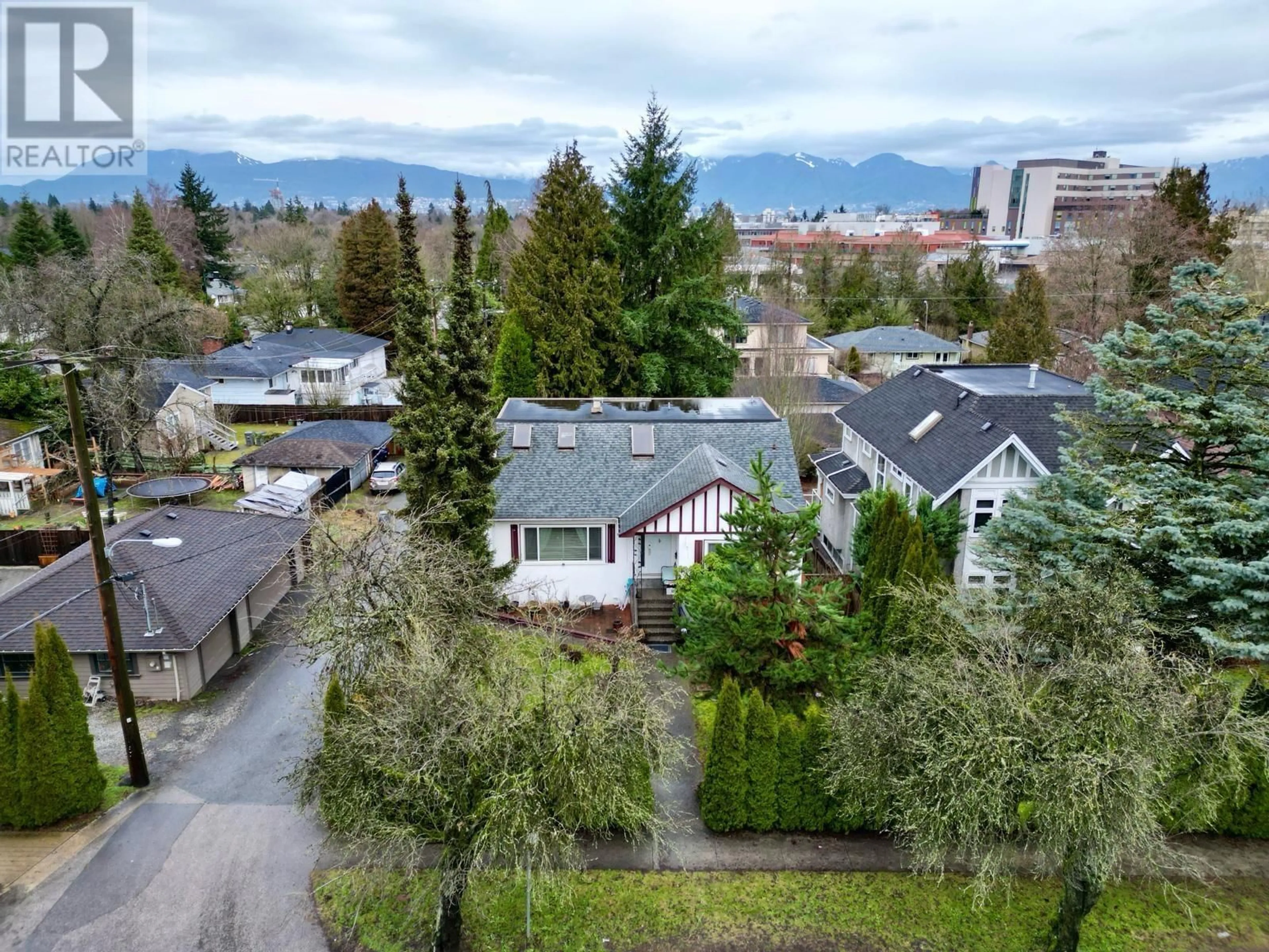 A pic from outside/outdoor area/front of a property/back of a property/a pic from drone, mountain view for 985 W 33RD AVENUE, Vancouver British Columbia V5Z2K6