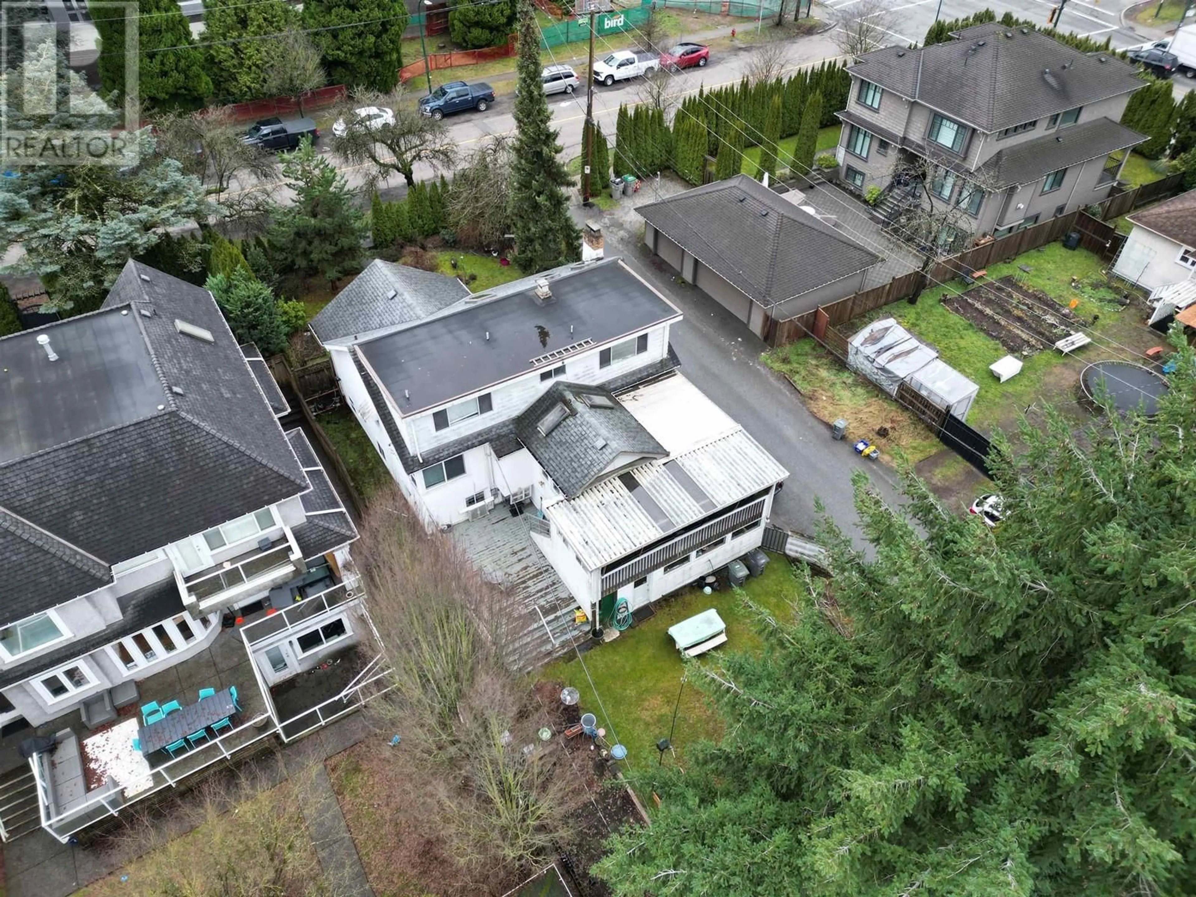 A pic from outside/outdoor area/front of a property/back of a property/a pic from drone, unknown for 985 W 33RD AVENUE, Vancouver British Columbia V5Z2K6