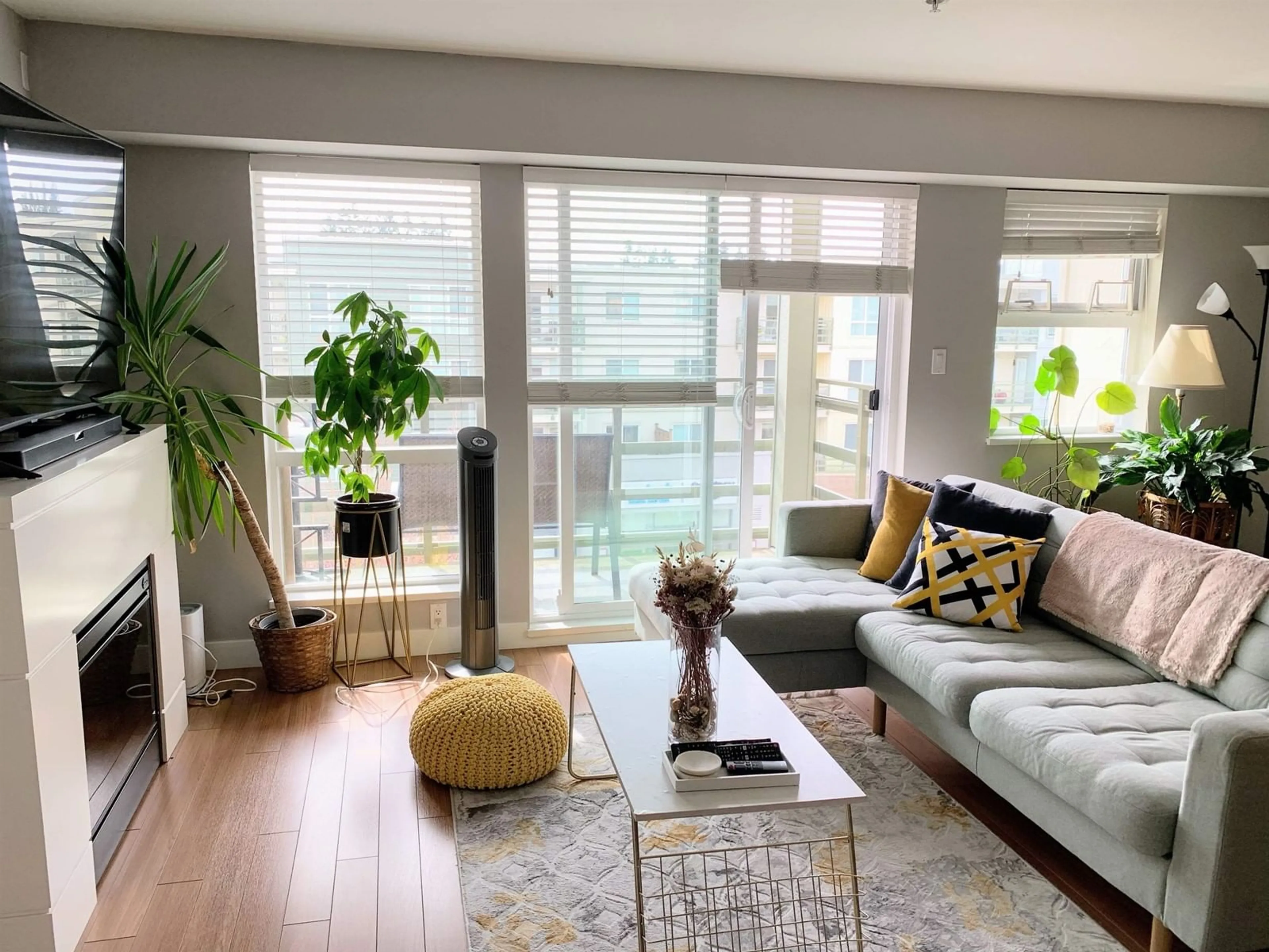 Living room with furniture, unknown for 320 - 15745 CROYDON, Surrey British Columbia V3Z2L5