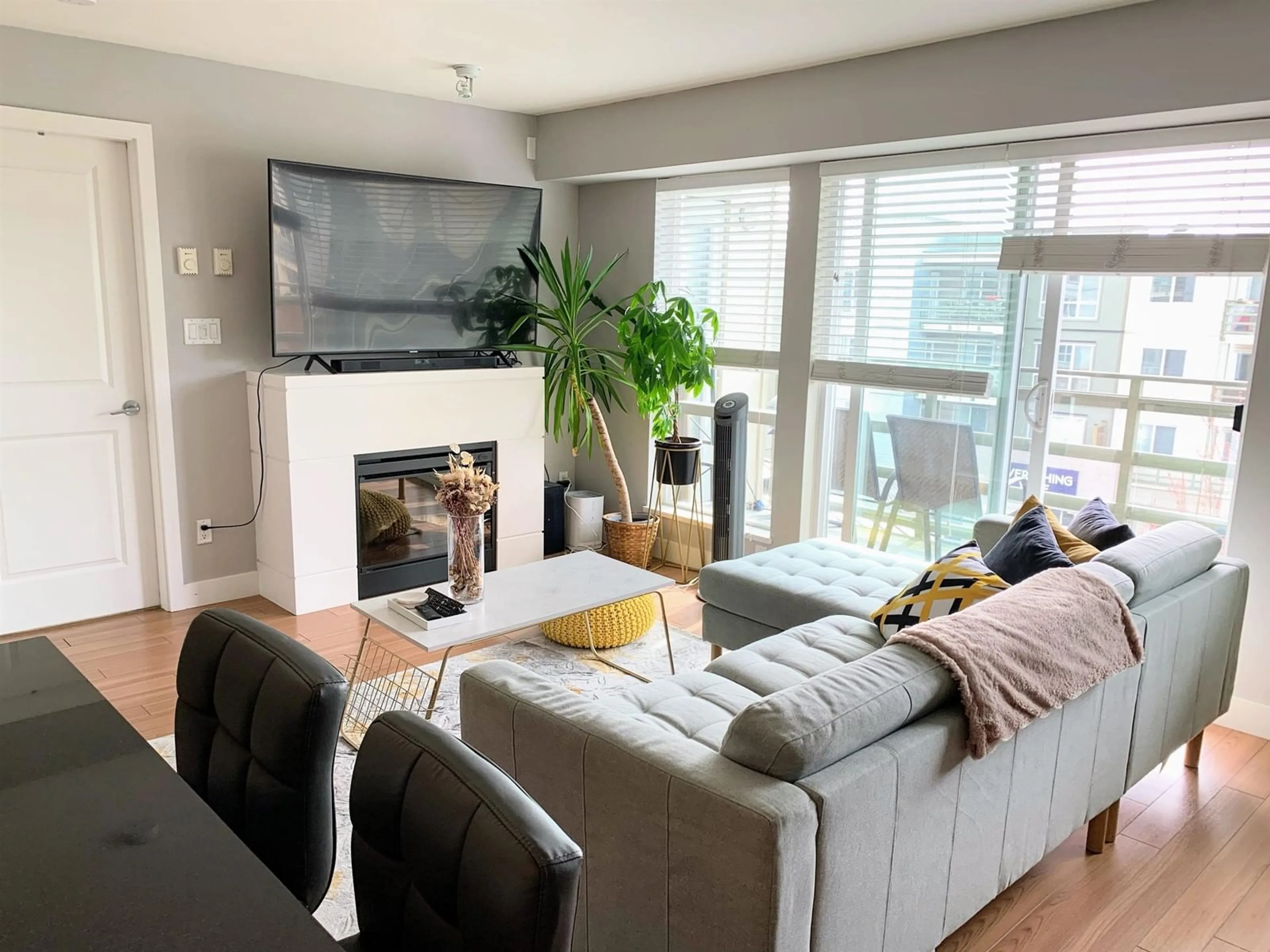 Living room with furniture, wood/laminate floor for 320 - 15745 CROYDON, Surrey British Columbia V3Z2L5