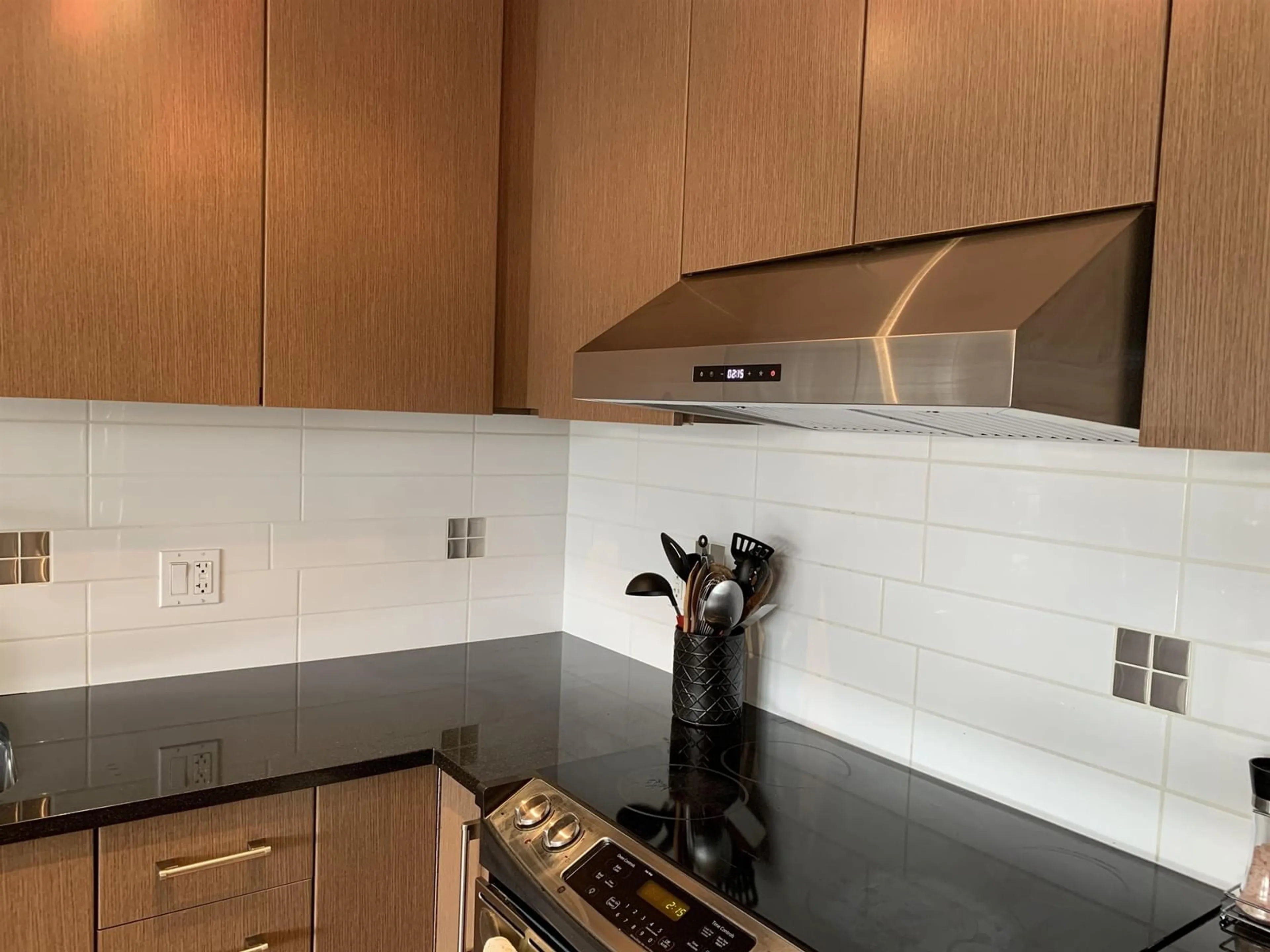 Standard kitchen, ceramic/tile floor for 320 - 15745 CROYDON, Surrey British Columbia V3Z2L5