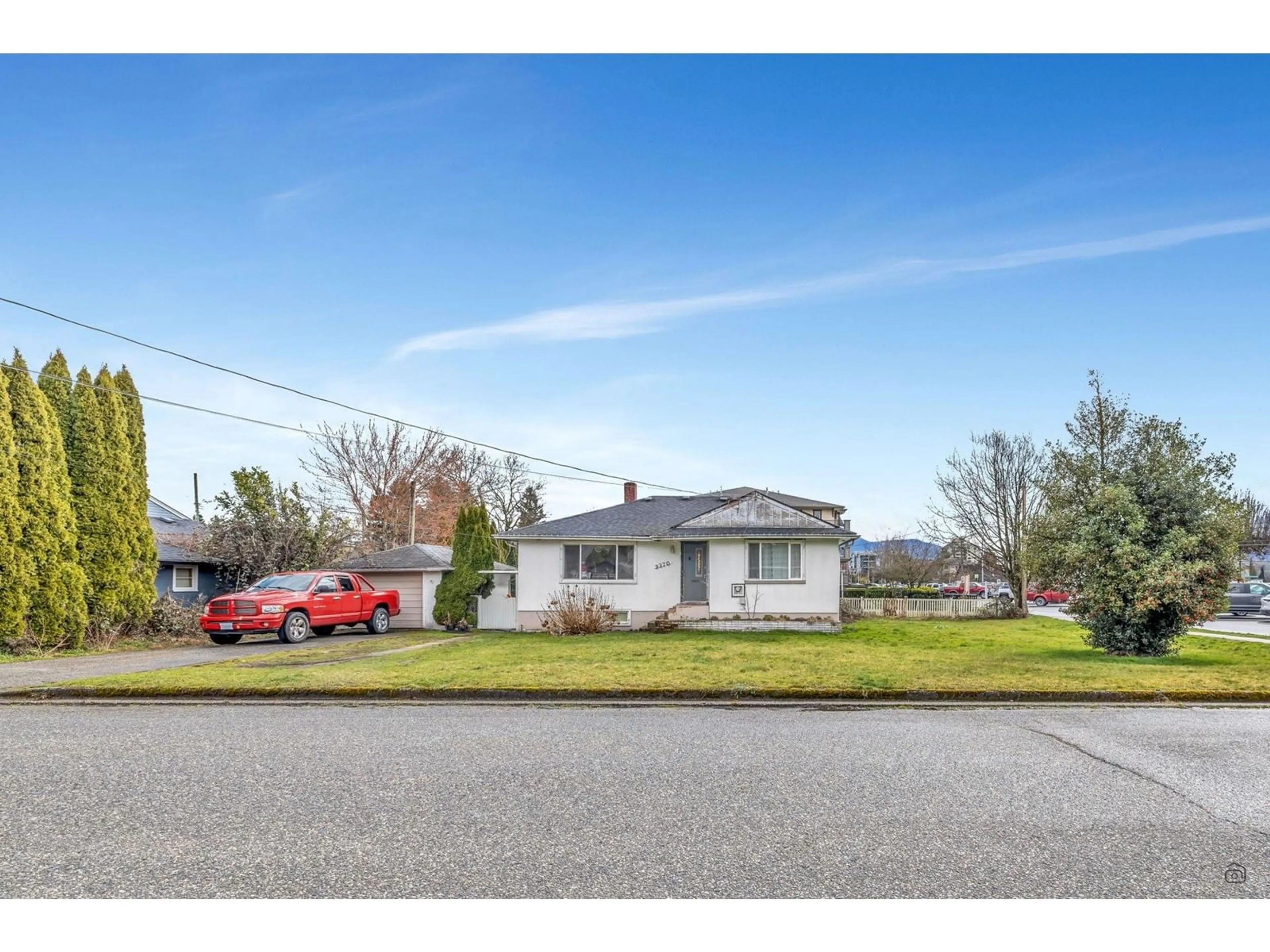 A pic from outside/outdoor area/front of a property/back of a property/a pic from drone, street for 9370 STANLEY STREET, Chilliwack British Columbia V2P3Y6