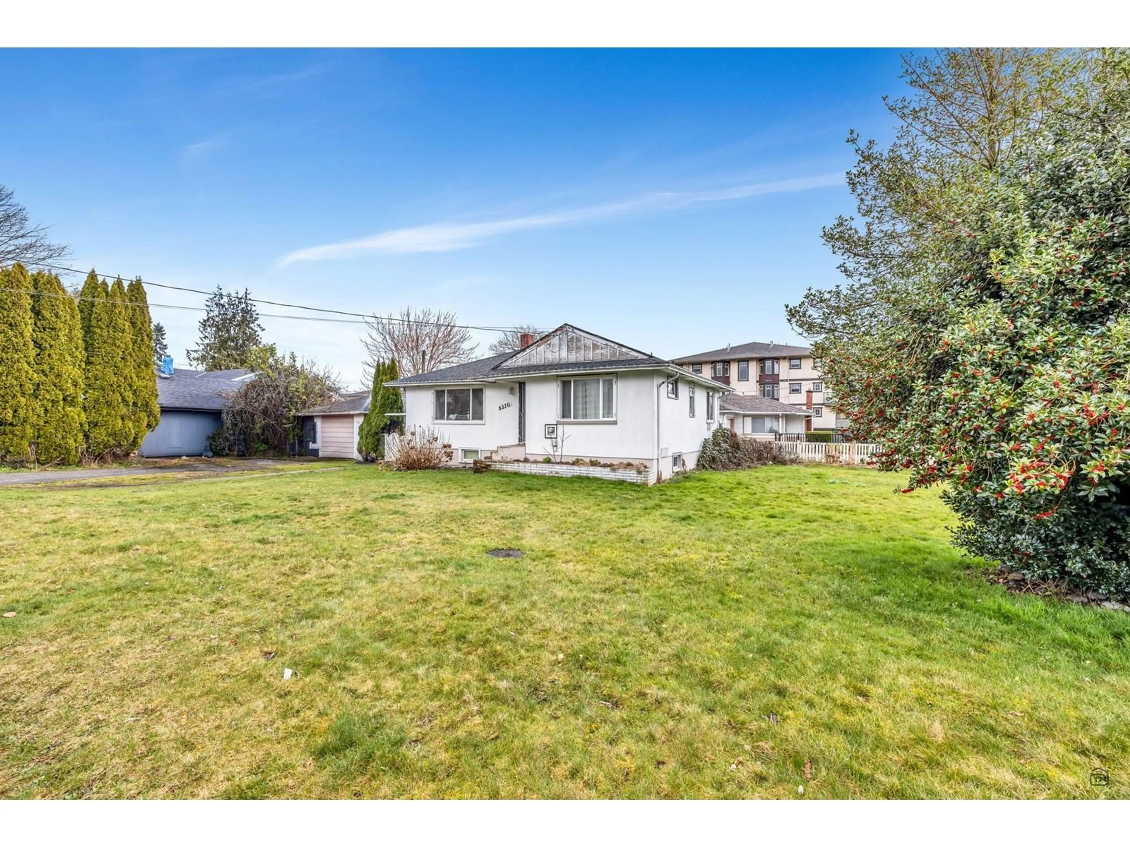 A pic from outside/outdoor area/front of a property/back of a property/a pic from drone, street for 9370 STANLEY STREET, Chilliwack British Columbia V2P3Y6