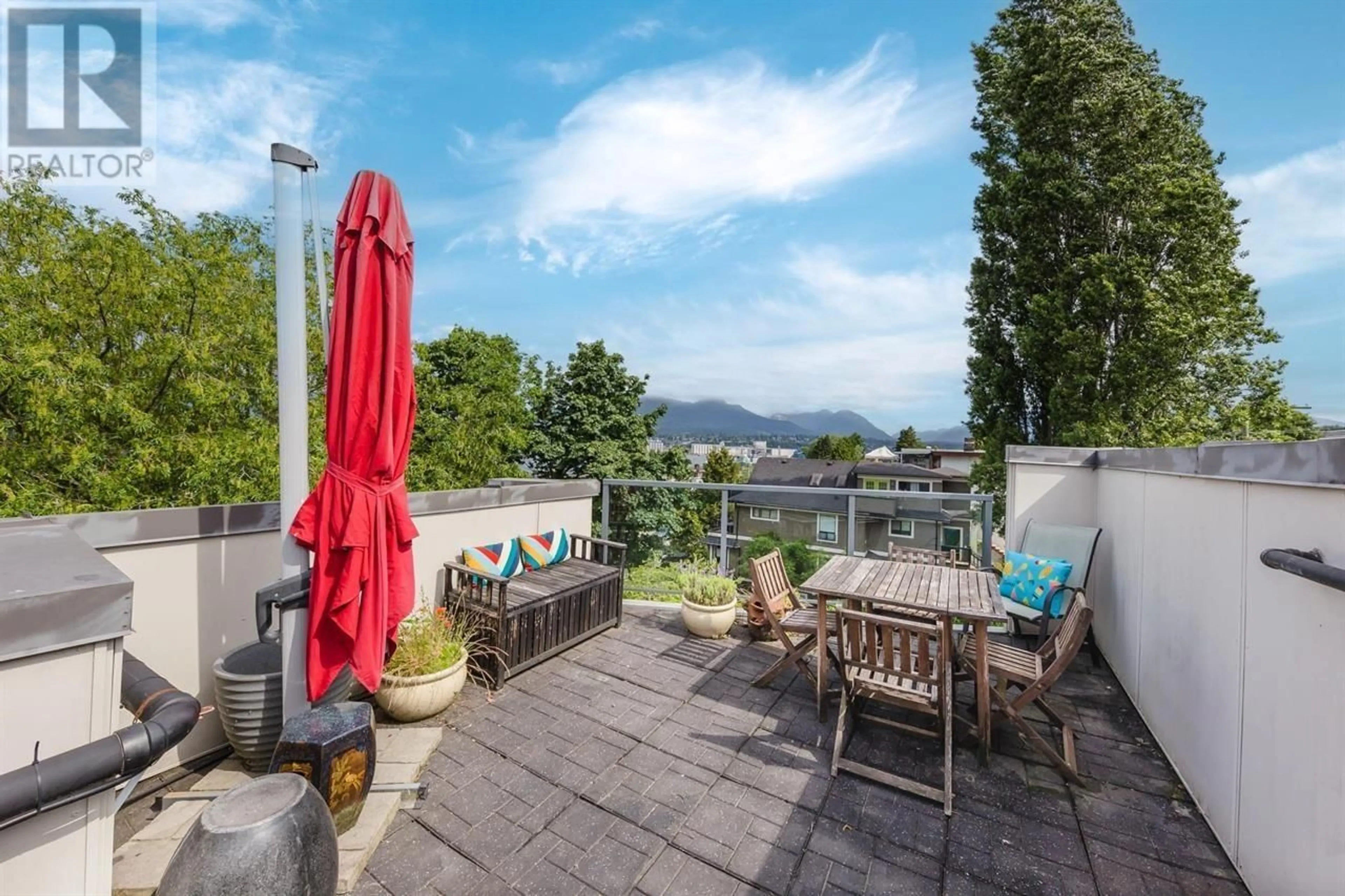 Patio, mountain view for 2128 ETON STREET, Vancouver British Columbia V5L1C7