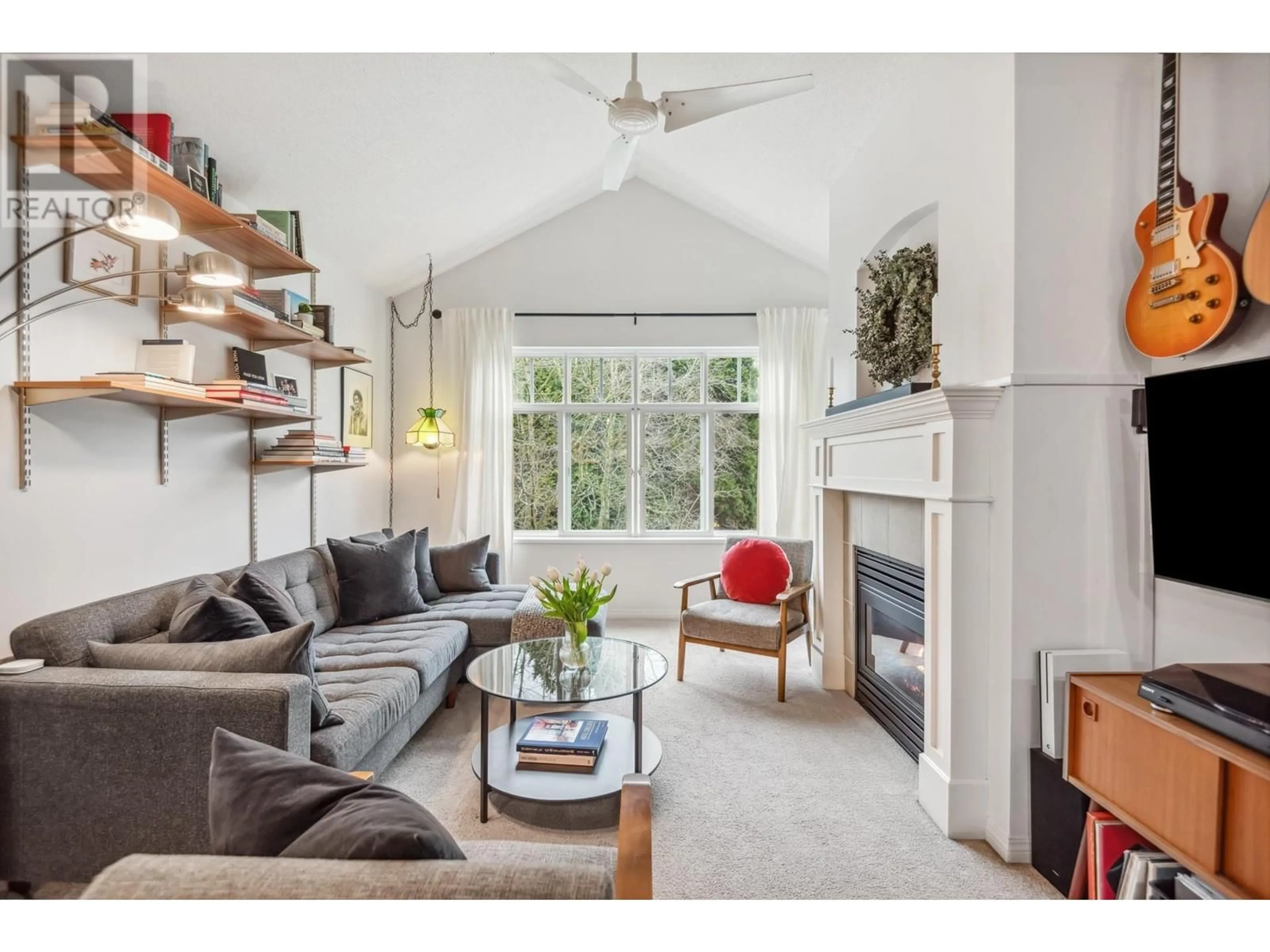 Living room with furniture, wood/laminate floor for 414 333 E 1ST STREET, North Vancouver British Columbia V7L4W9