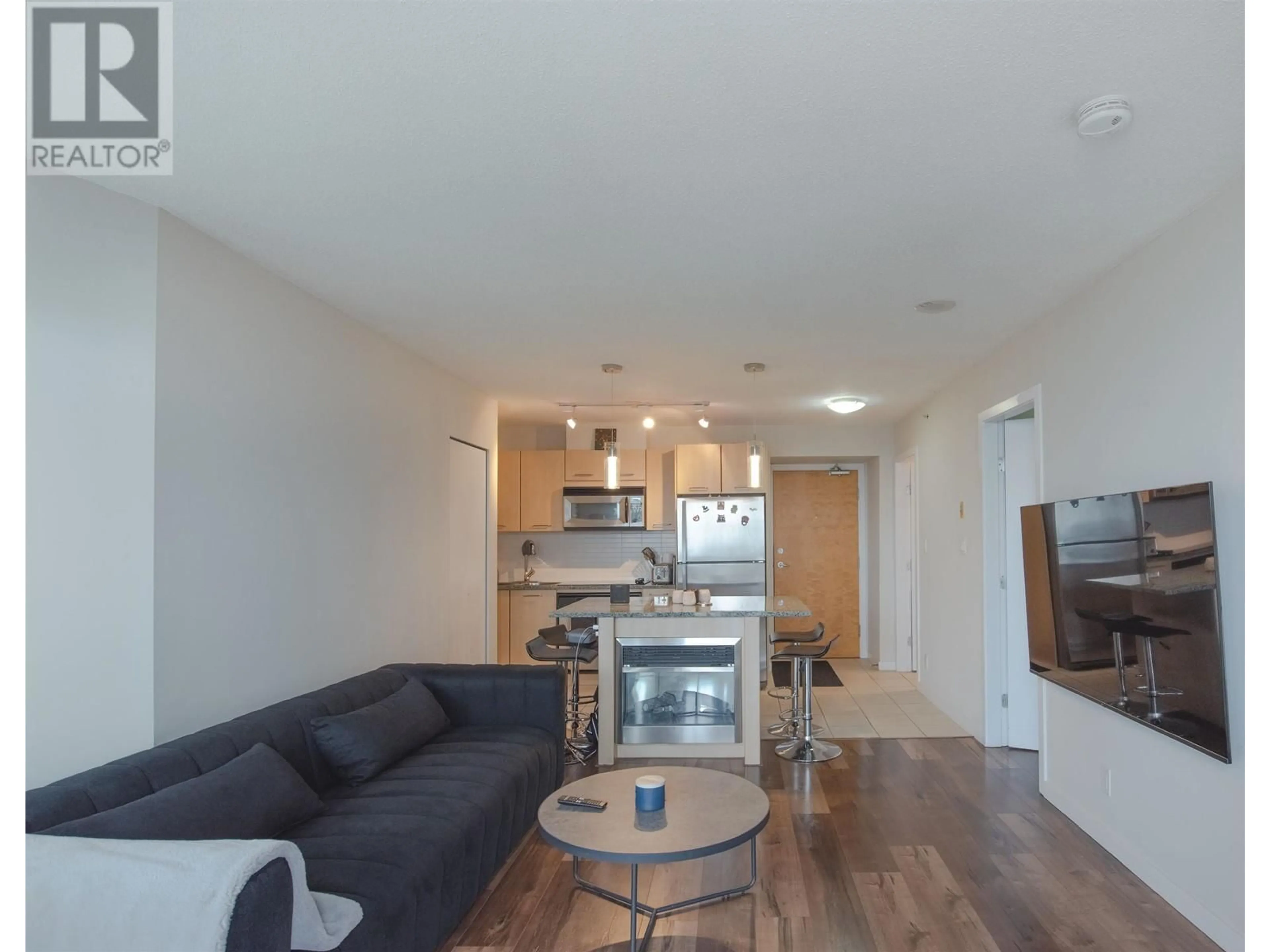 Living room with furniture, wood/laminate floor for 2605 1199 SEYMOUR STREET, Vancouver British Columbia V6B1K3